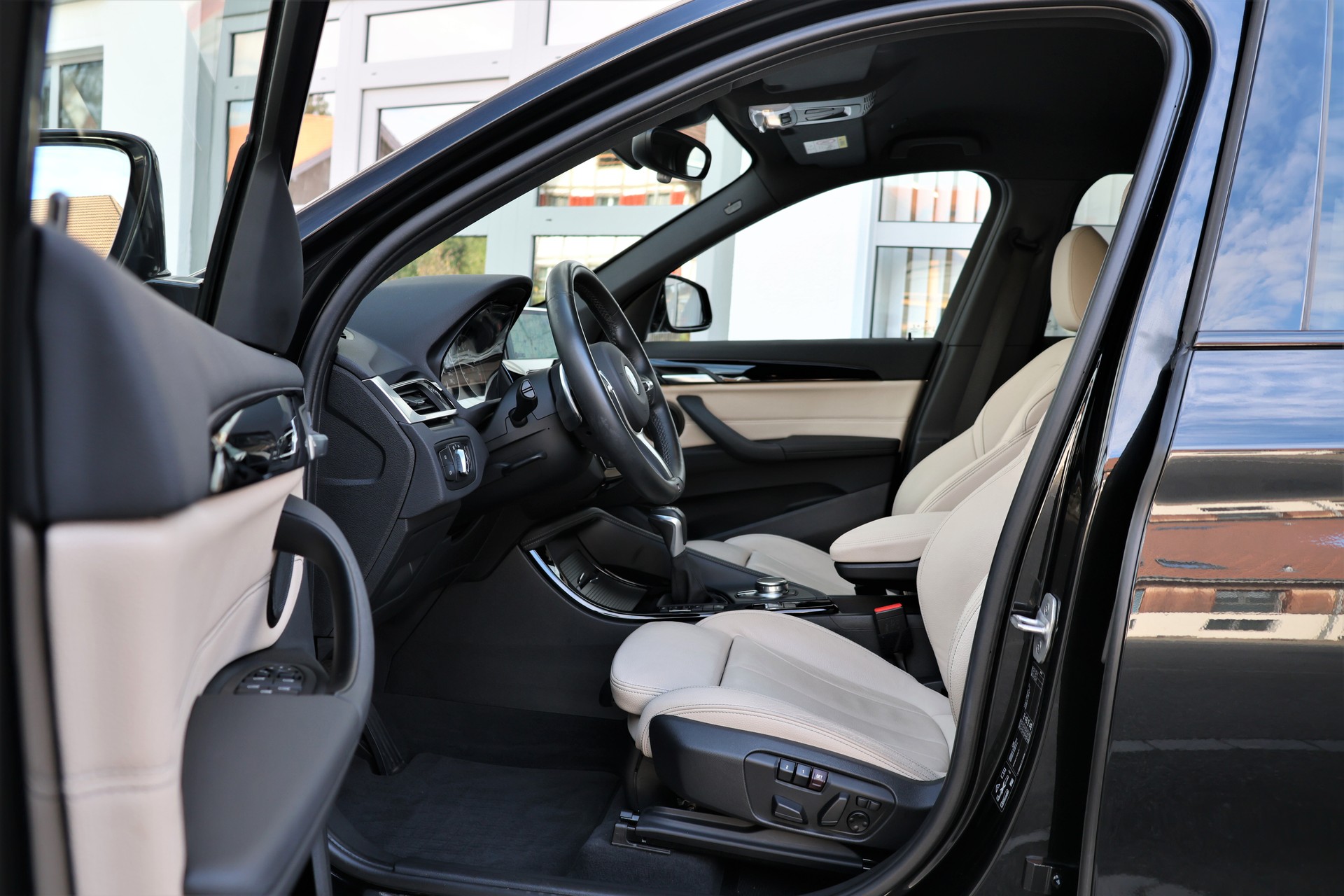 BMW X1 xDrive 25i M Sport Steptronic (CH)-image-8