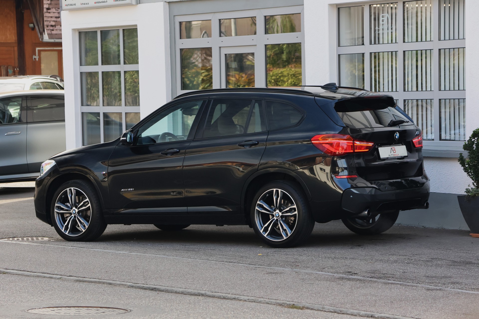 BMW X1 xDrive 25i M Sport Steptronic (CH)-image-4