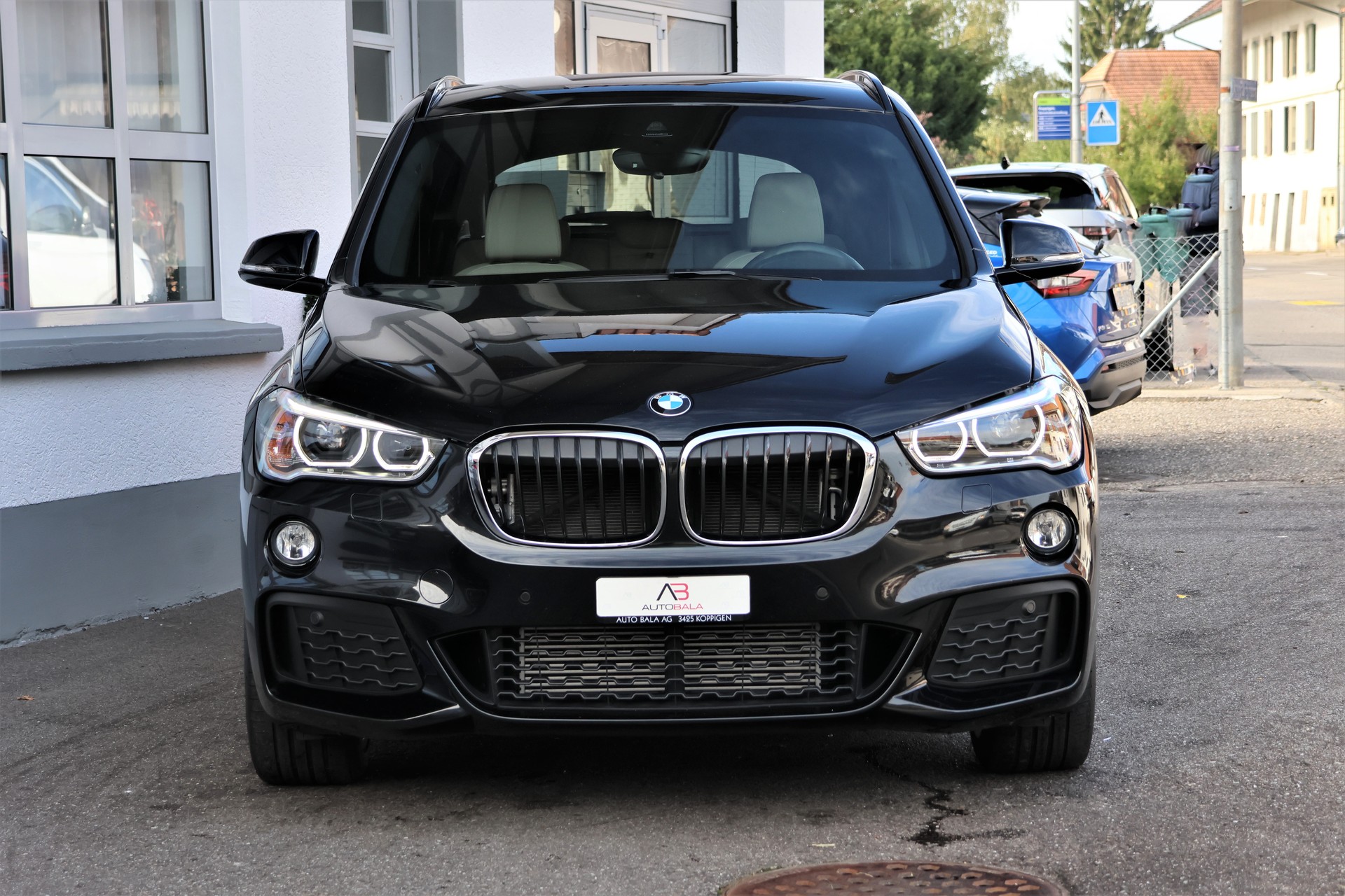 BMW X1 xDrive 25i M Sport Steptronic (CH)-showroom-element-1