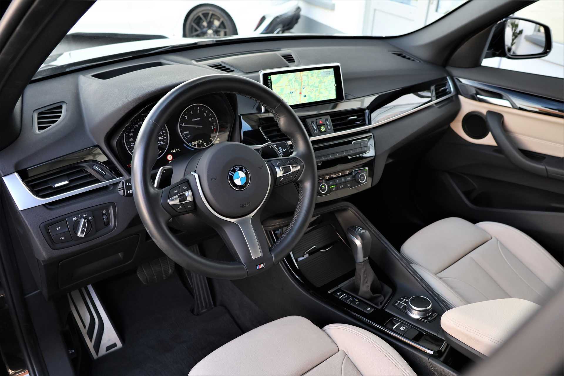BMW X1 xDrive 25i M Sport Steptronic (CH)-image-9