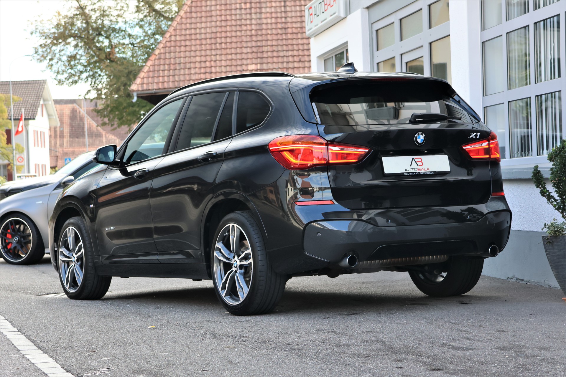 BMW X1 xDrive 25i M Sport Steptronic (CH)-showroom-element-2