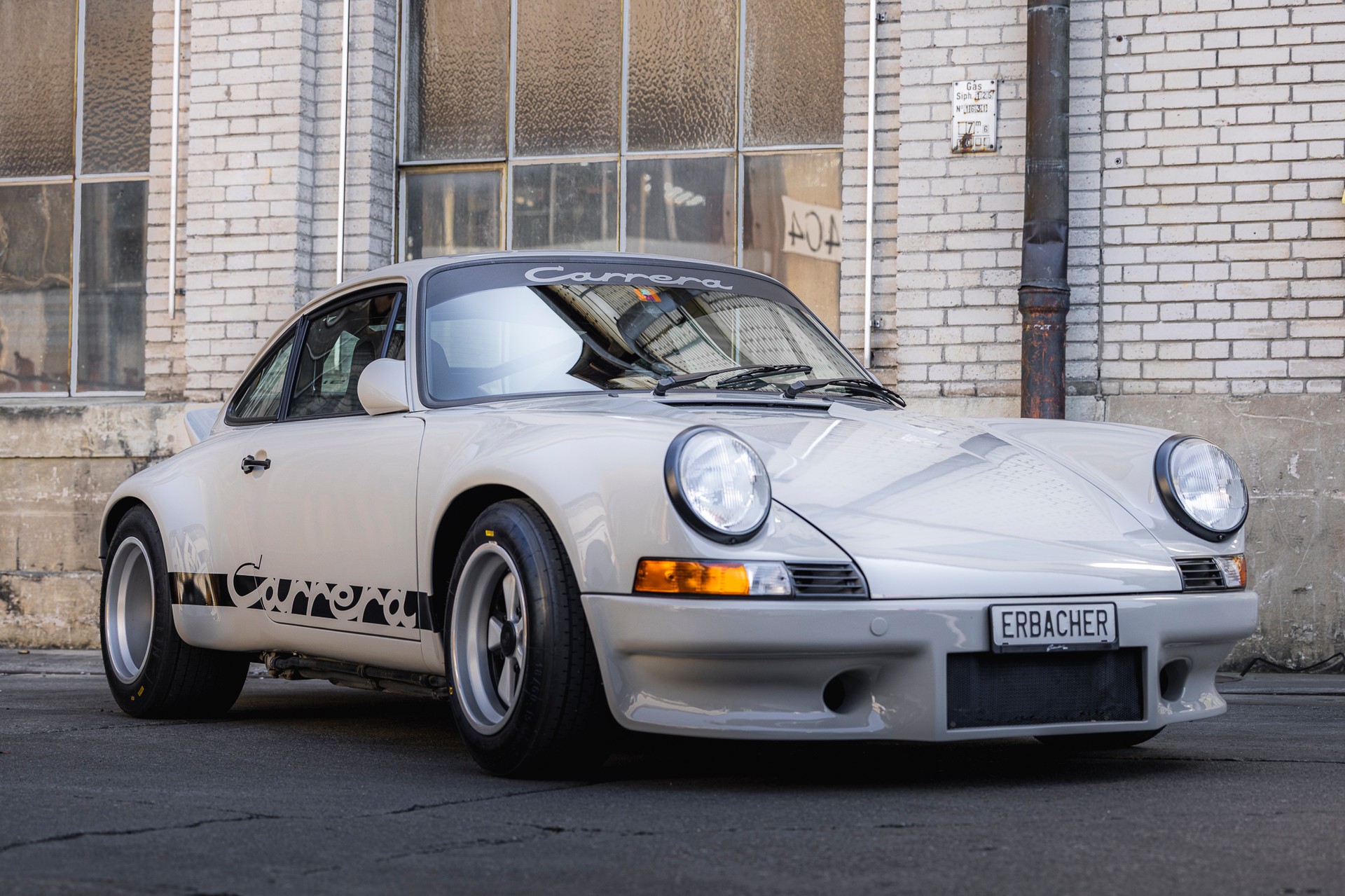 PORSCHE 911 Carrera 2-image-1