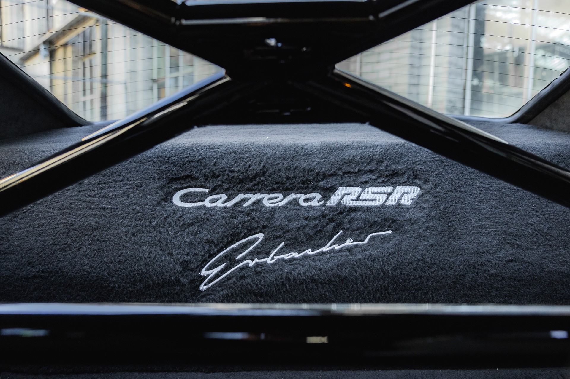PORSCHE 911 Carrera 2-image-7