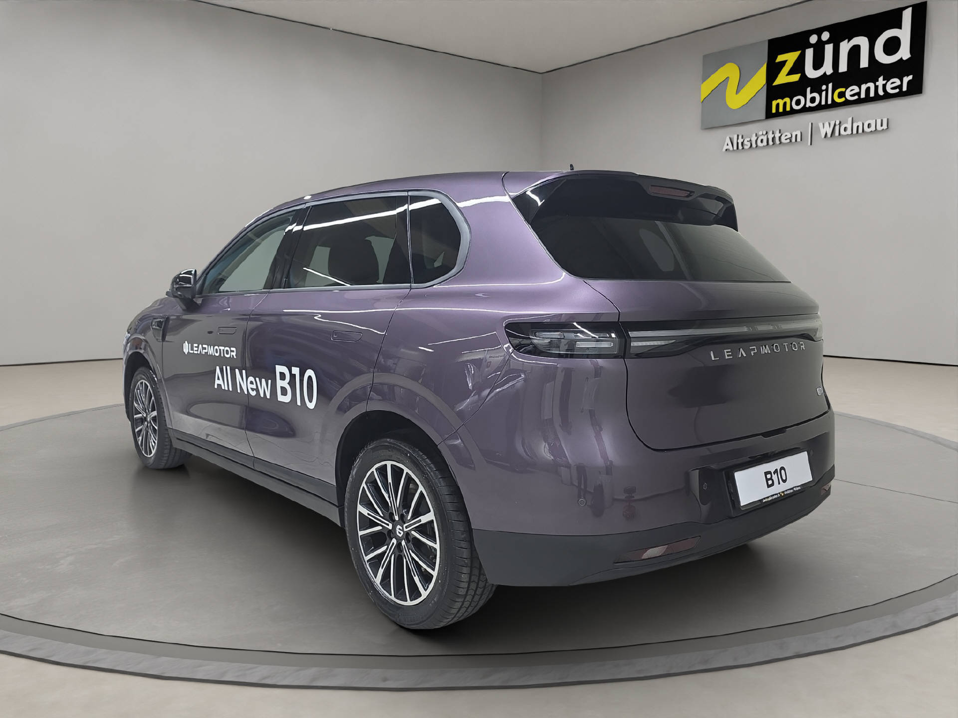 LEAPMOTOR B10 EV-image-2