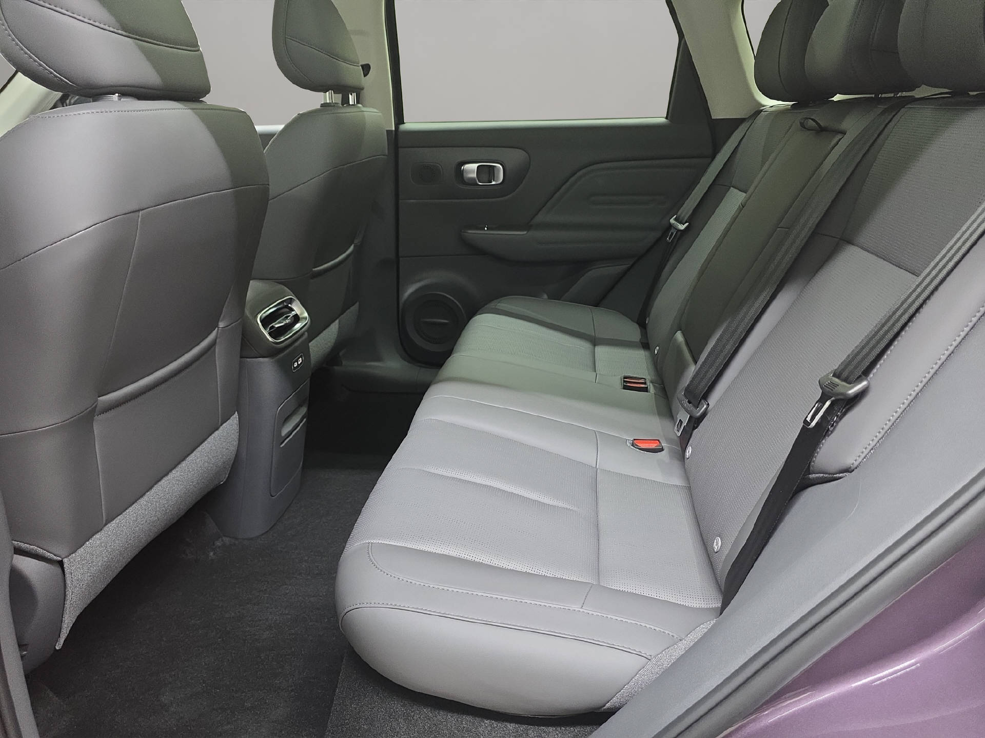 LEAPMOTOR B10 EV-image-8