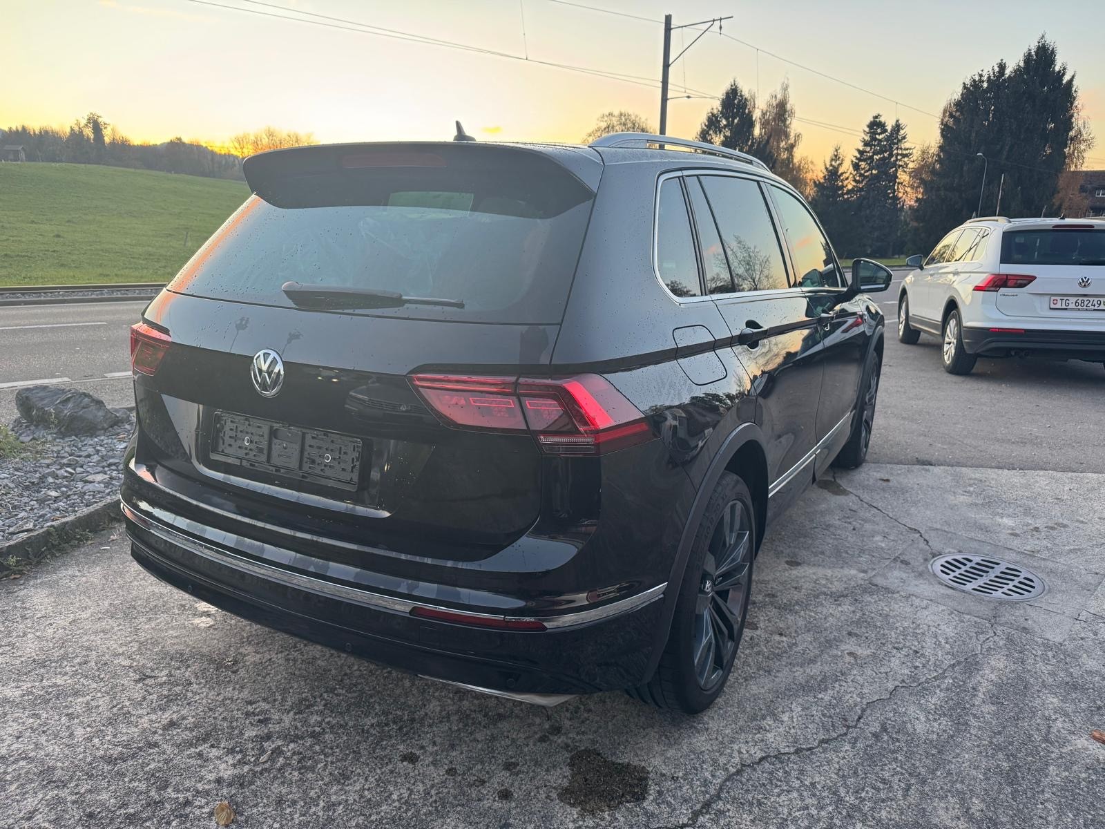 VW Tiguan 2.0 TDI SCR R-Line Highline 4Motion DSG-image-2