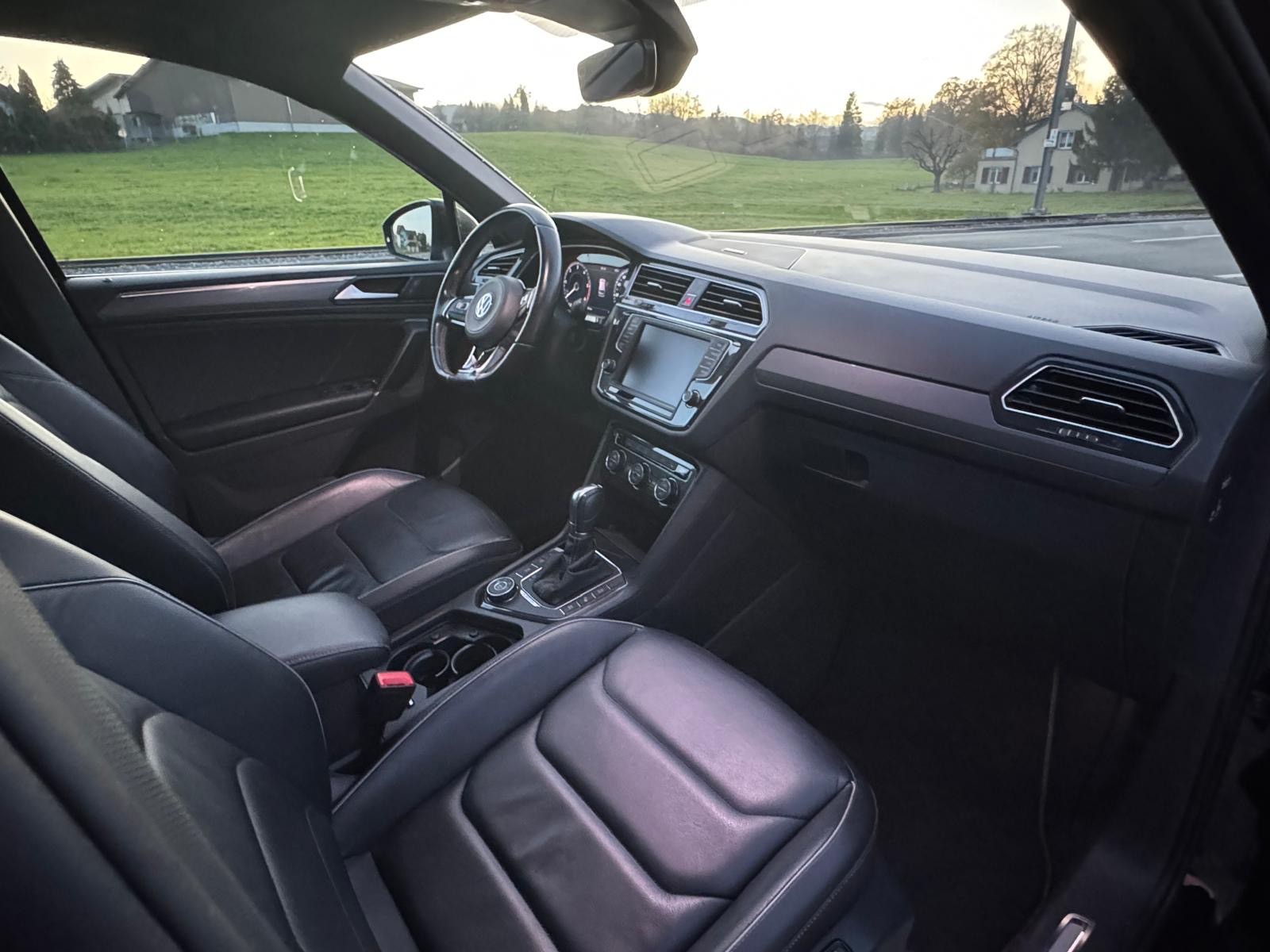 VW Tiguan 2.0 TDI SCR R-Line Highline 4Motion DSG-image-6