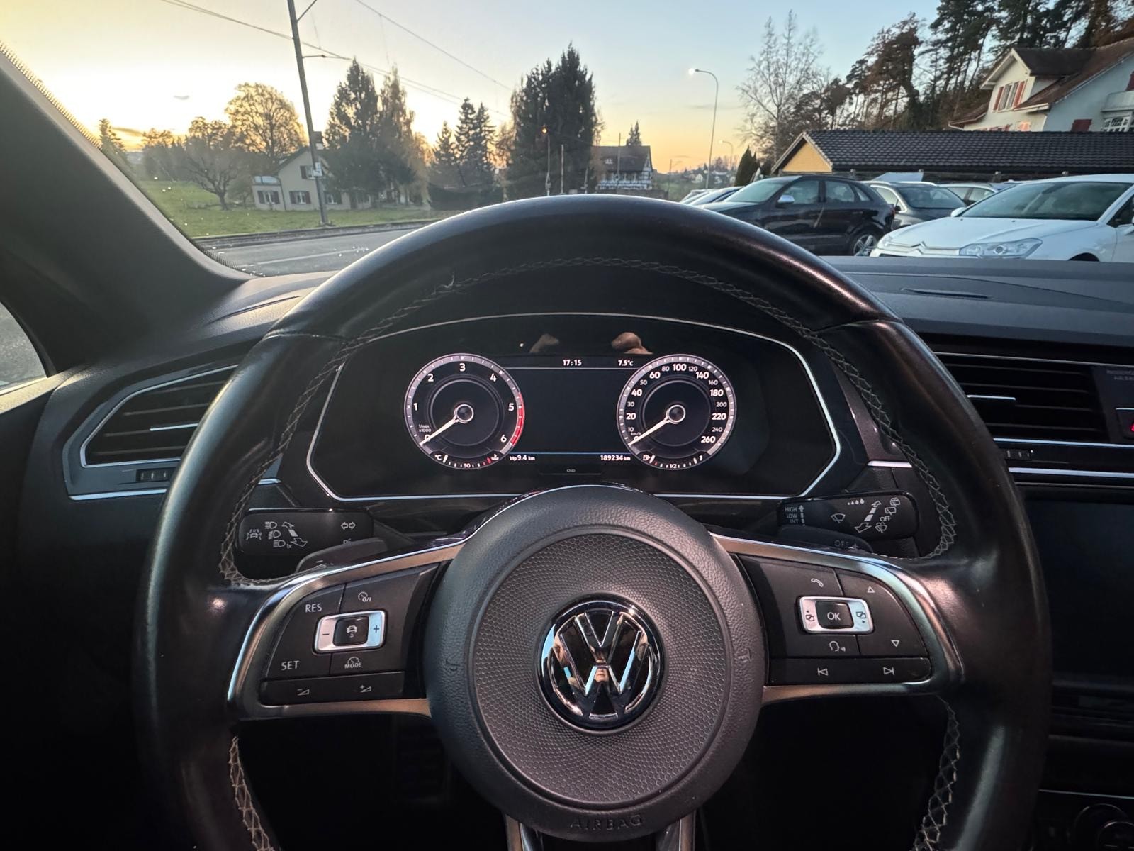 VW Tiguan 2.0 TDI SCR R-Line Highline 4Motion DSG-image-10