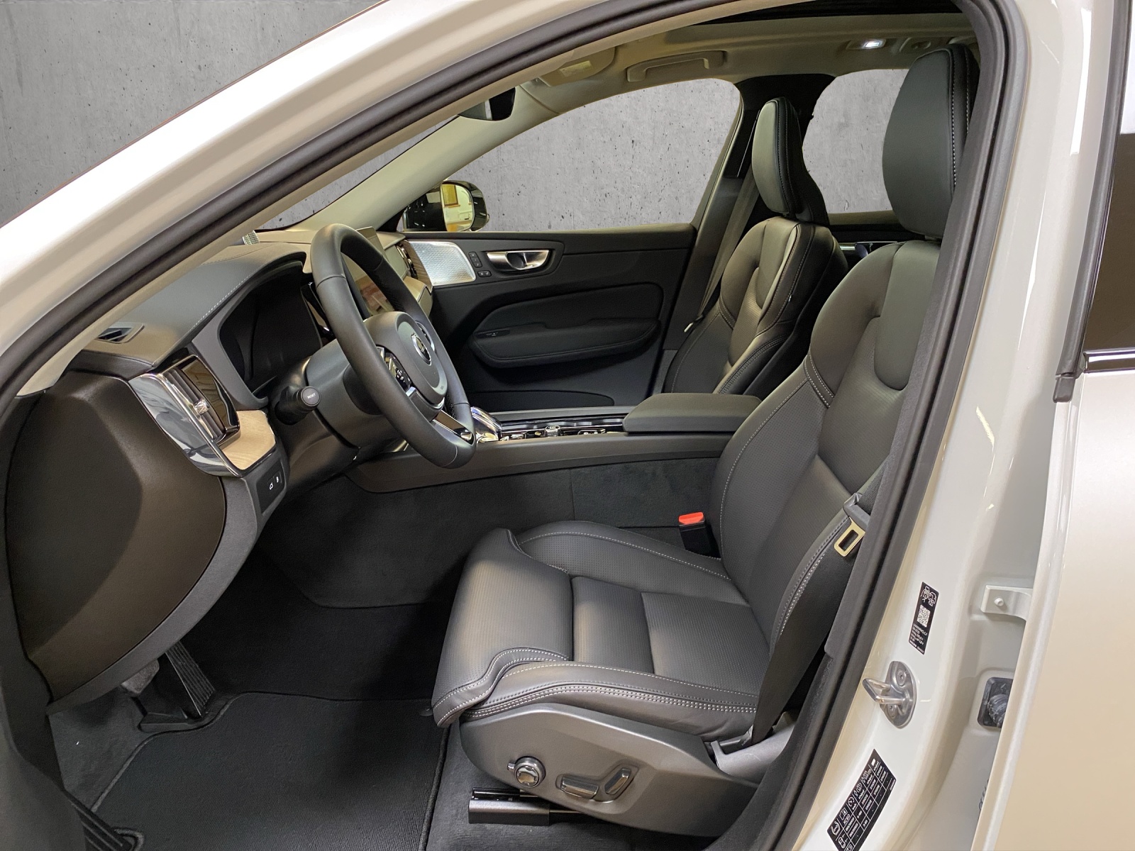 VOLVO XC60 T8 eAWD PluginHybrid Ultra Dark Geartronic-image-7