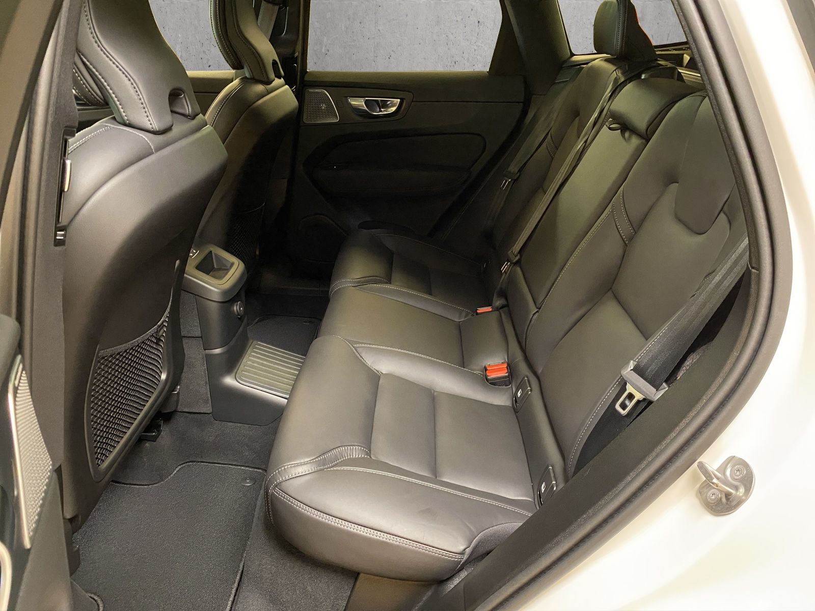 VOLVO XC60 T8 eAWD PluginHybrid Ultra Dark Geartronic-image-12