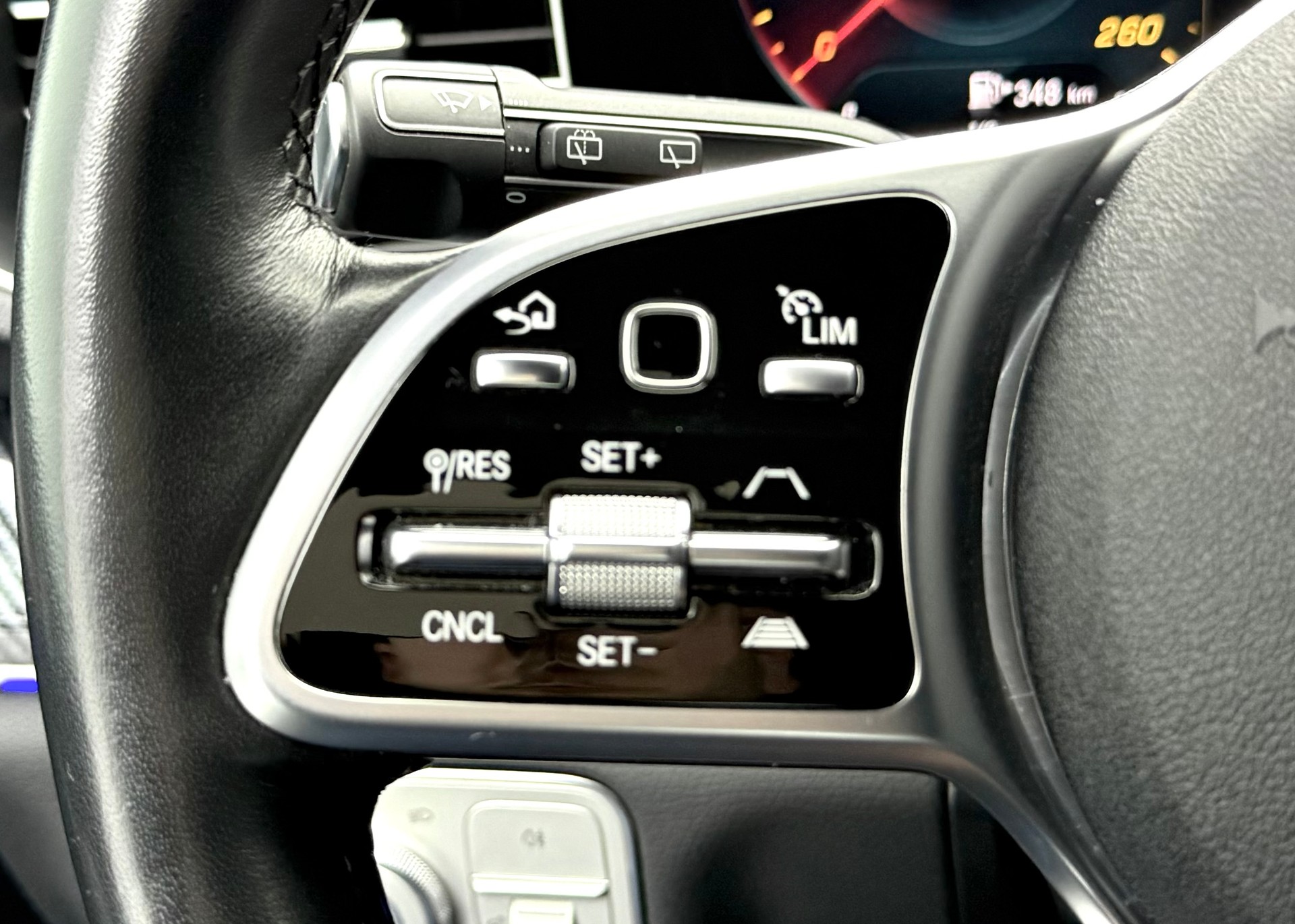 MERCEDES-BENZ GLE 400 d 4Matic AMG Line 9G-Tronic-image-9