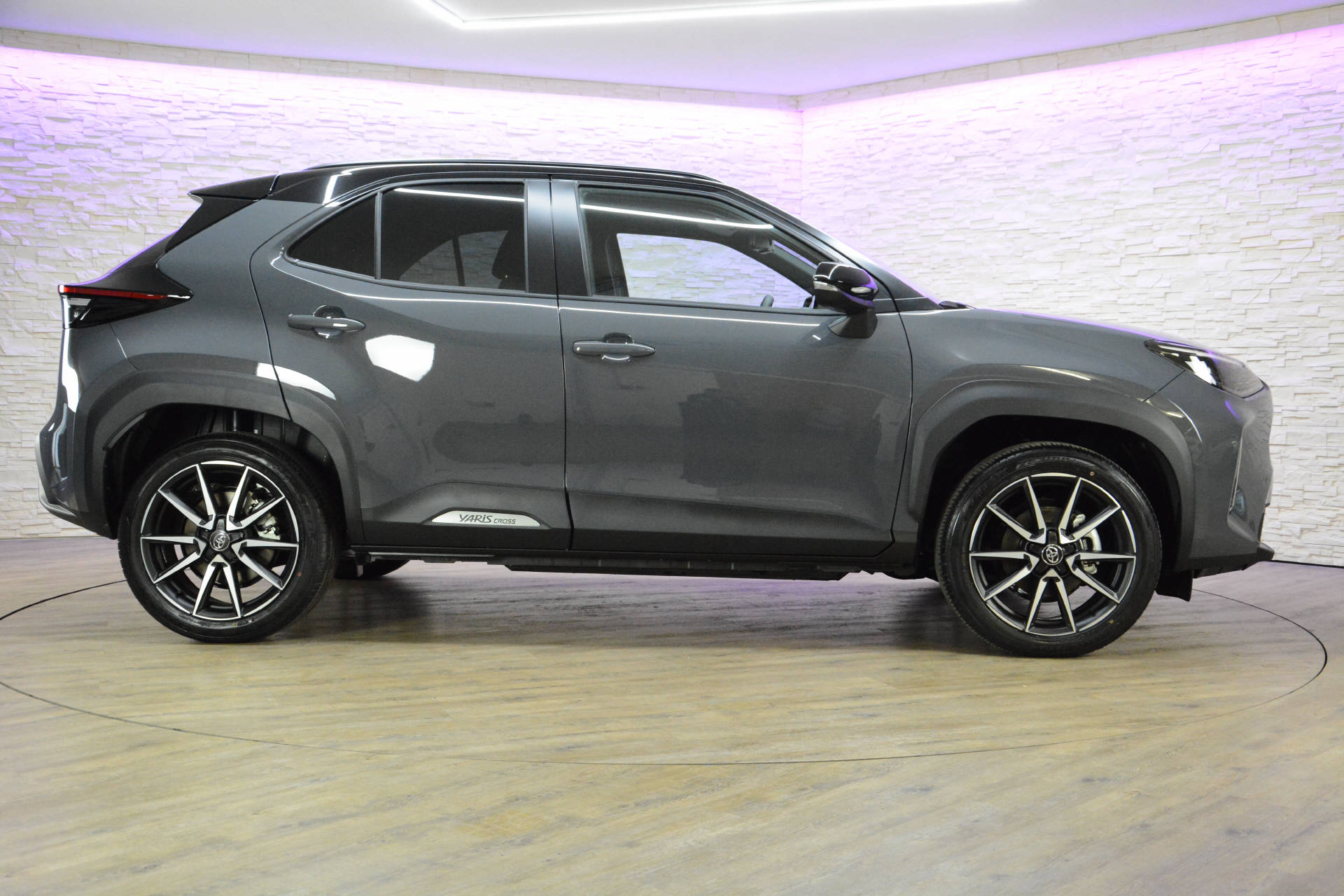 TOYOTA Yaris Cross 1.5 VVT-i HSD GR Sport-showroom-element-3