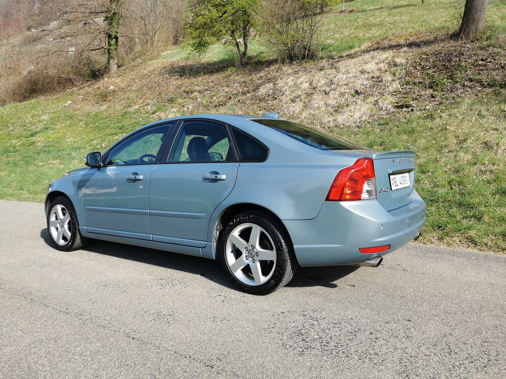 VOLVO S40 T5 AWD Summum-image-1