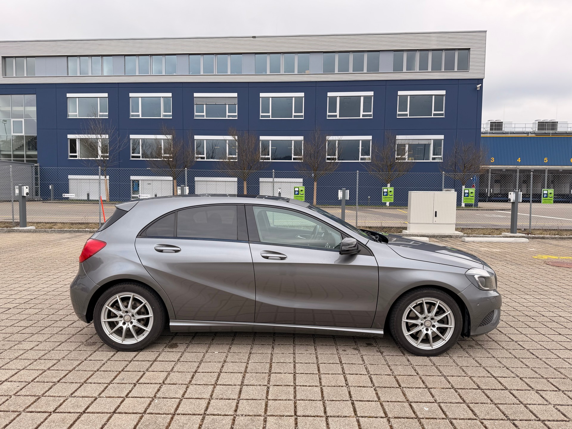 MERCEDES-BENZ A 250 Urban 4Matic 7G-DCT-image-5