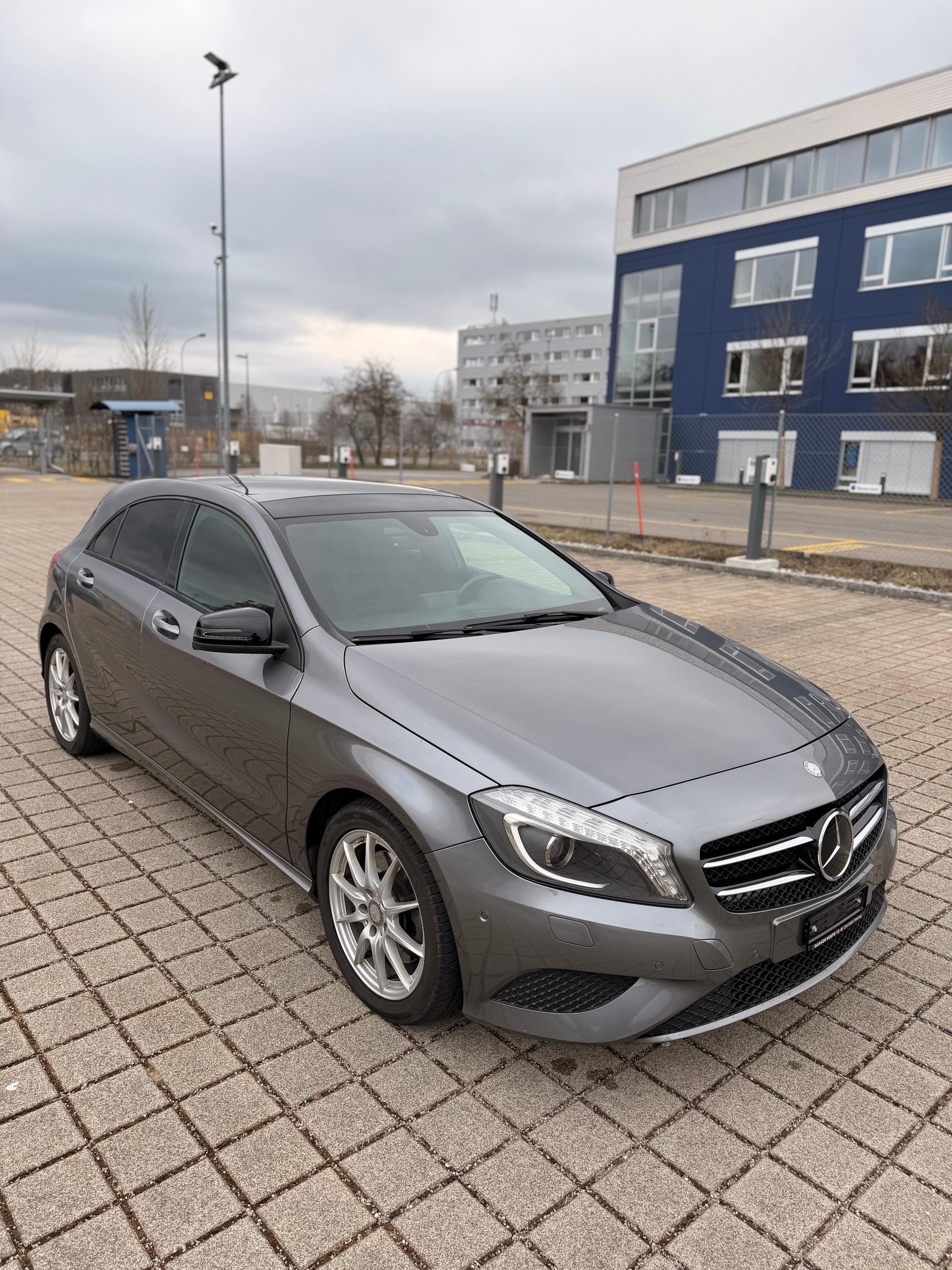 MERCEDES-BENZ A 250 Urban 4Matic 7G-DCT-showroom-element-3
