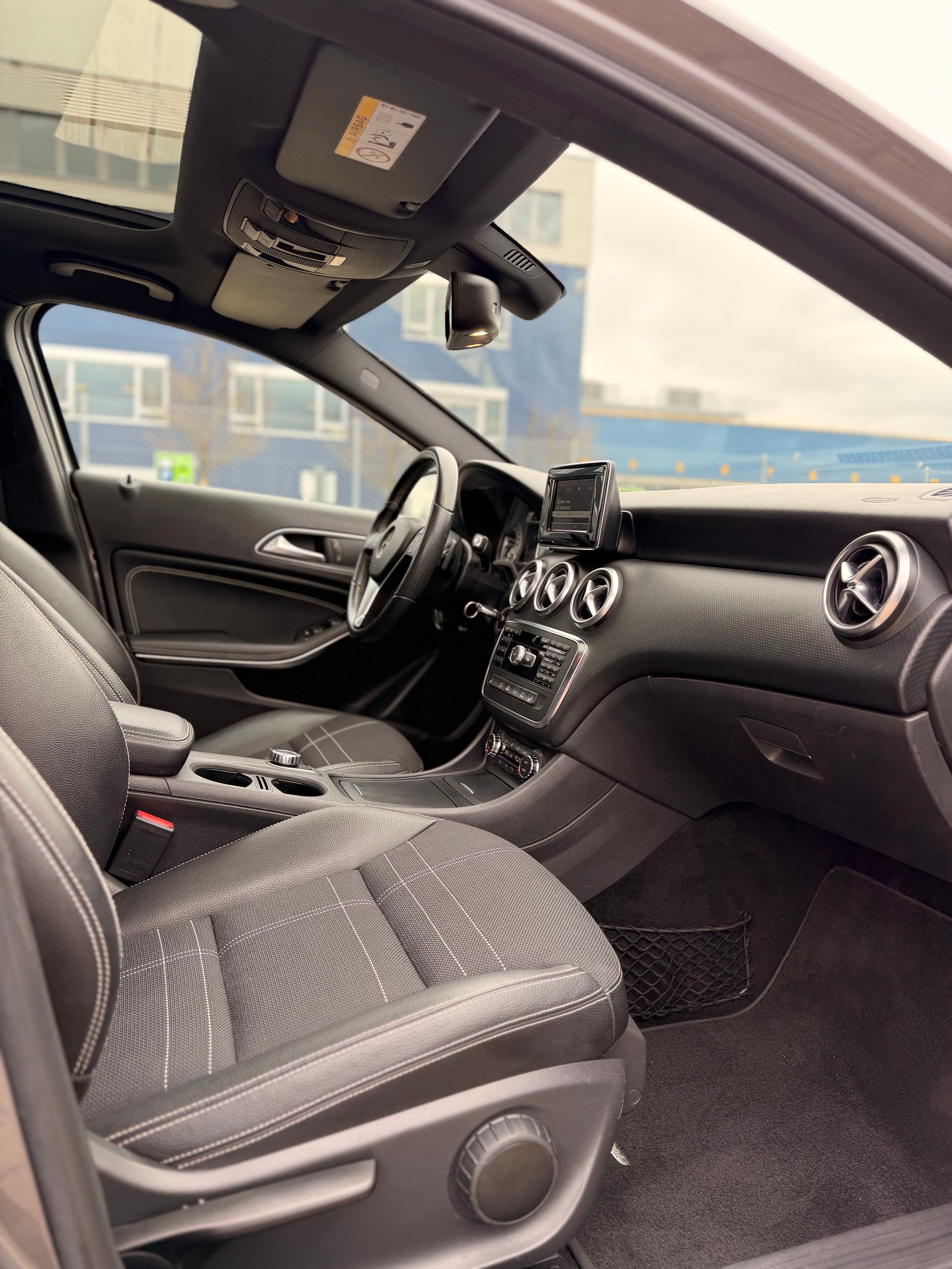 MERCEDES-BENZ A 250 Urban 4Matic 7G-DCT-image-17