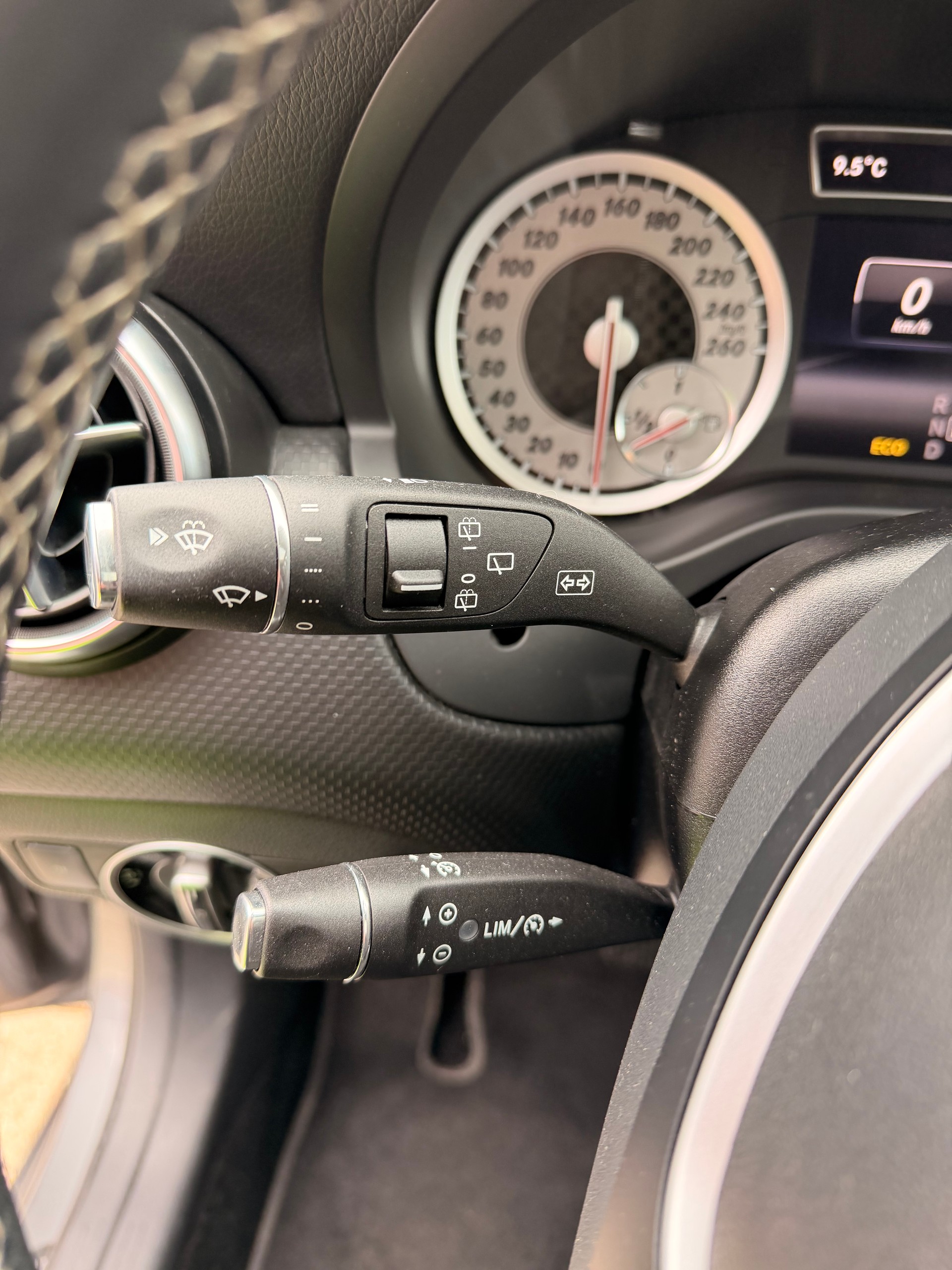 MERCEDES-BENZ A 250 Urban 4Matic 7G-DCT-image-15