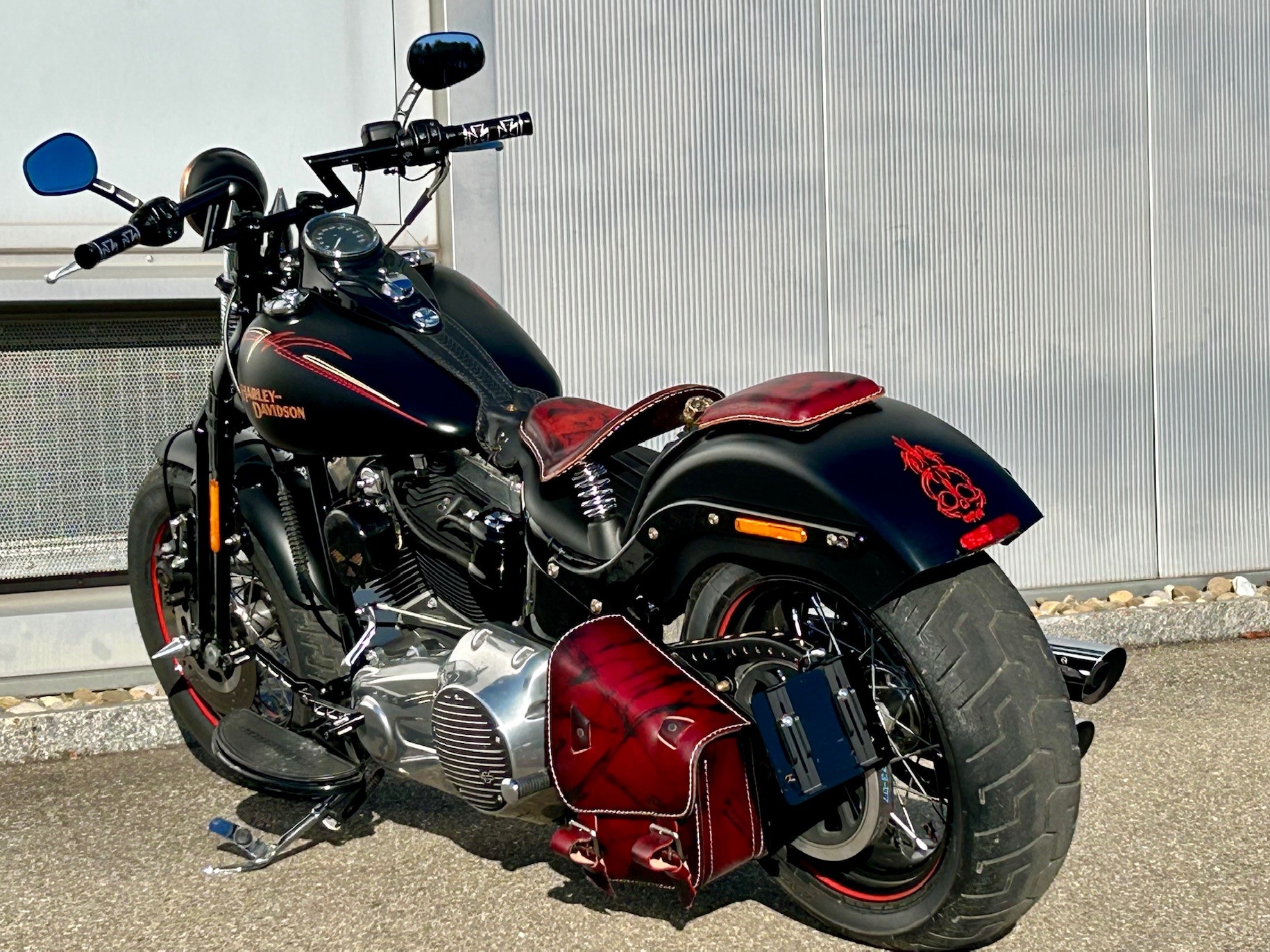 HARLEY-DAVIDSON FLSTSB Cross Bones Springer-image-1