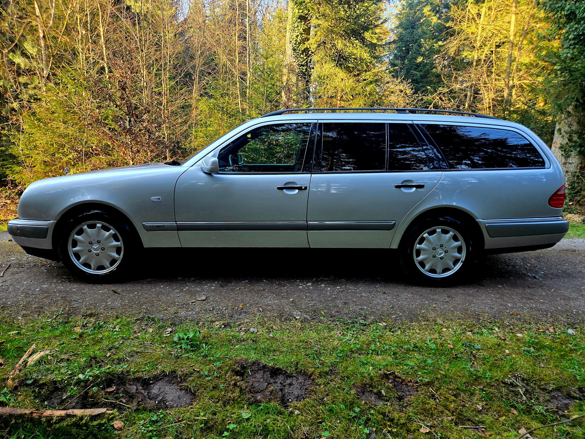 MERCEDES-BENZ E 240 Elégance-image-15