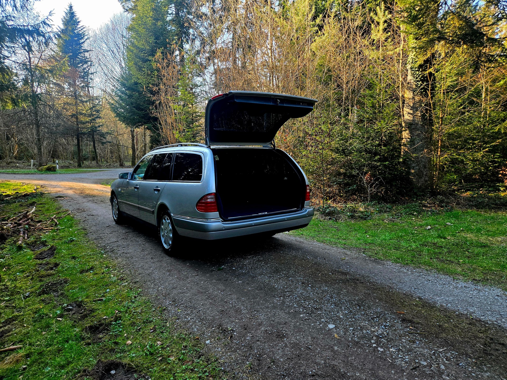 MERCEDES-BENZ E 240 Elégance-image-12