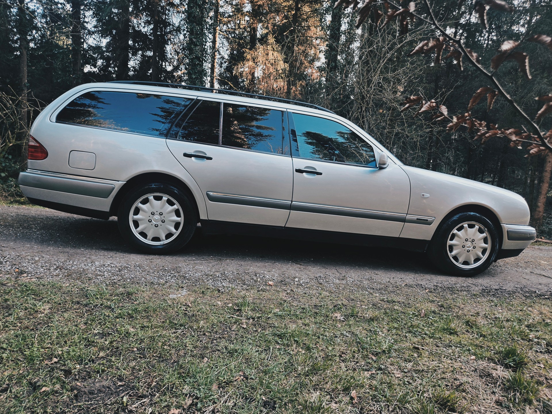 MERCEDES-BENZ E 240 Elégance-image-9