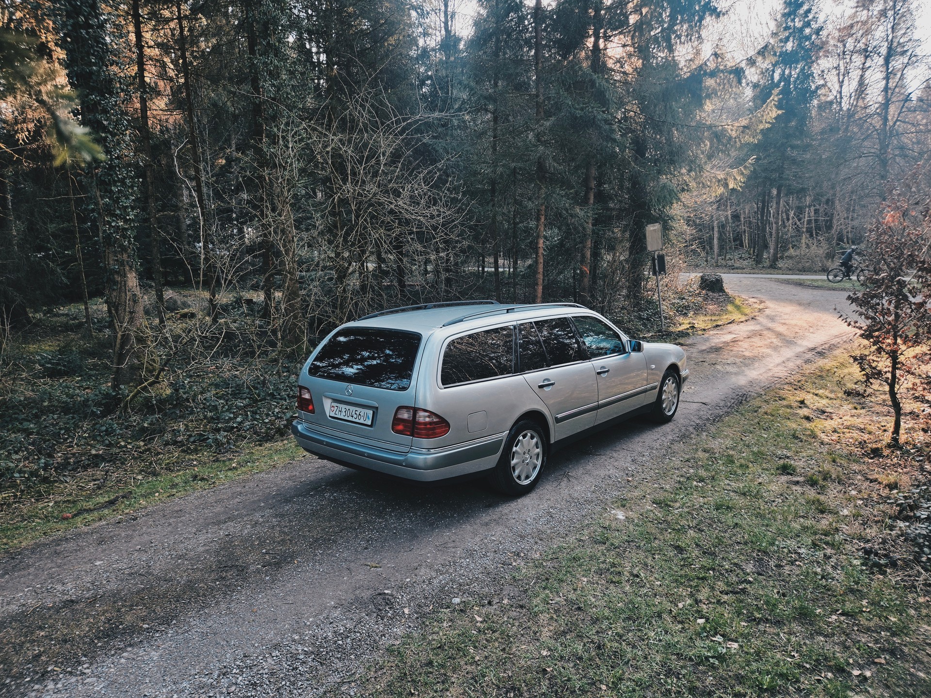 MERCEDES-BENZ E 240 Elégance-image-8