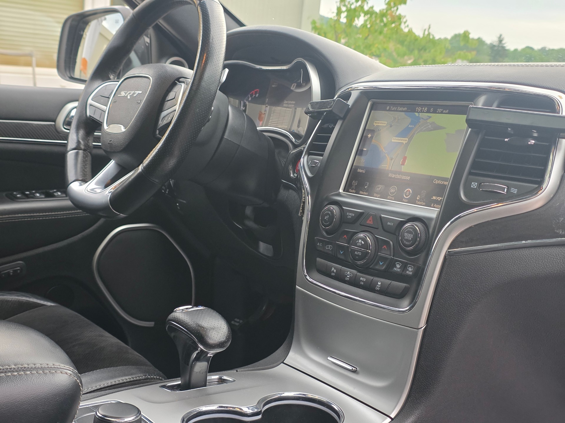 JEEP Grand Cherokee 6.4 V8 HEMI SRT8 Automatic / Frisch ab MFK / Frisch ab Service / Garantie / Gratis Lieferung-image-15