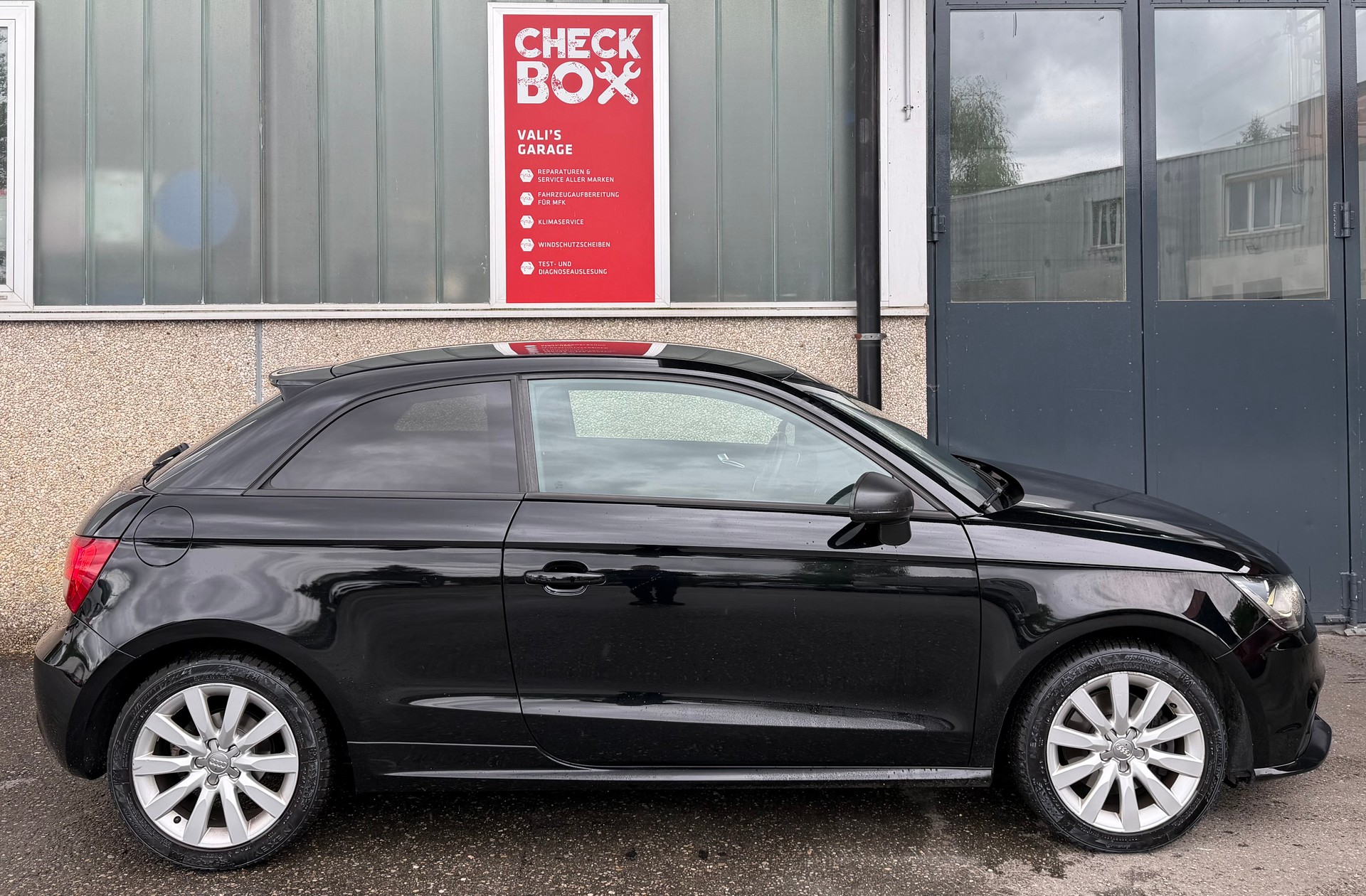 AUDI A1 1.4 TFSI Ambition S-tronic-image-4