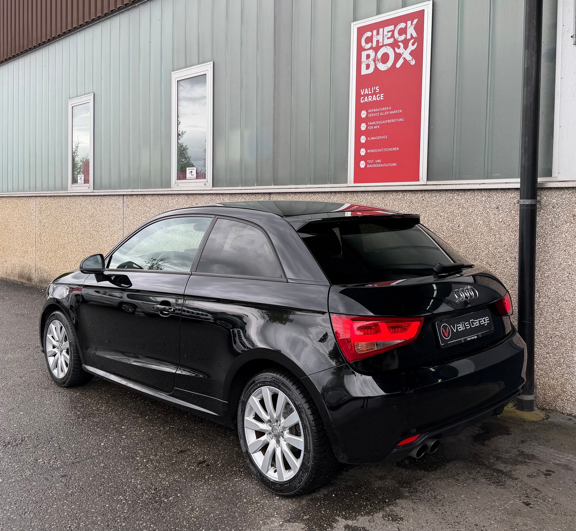 AUDI A1 1.4 TFSI Ambition S-tronic-image-2