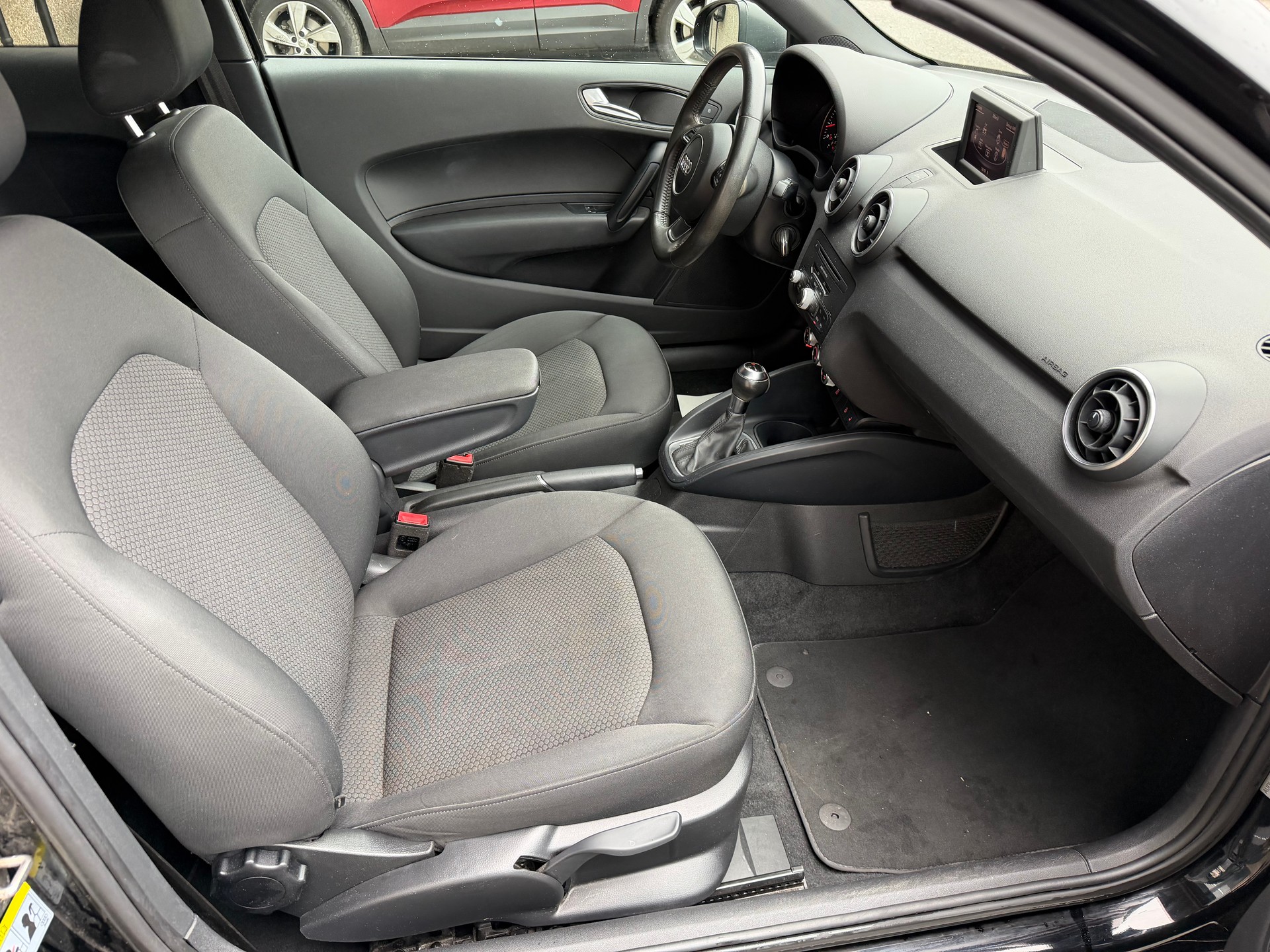 AUDI A1 1.4 TFSI Ambition S-tronic-image-10
