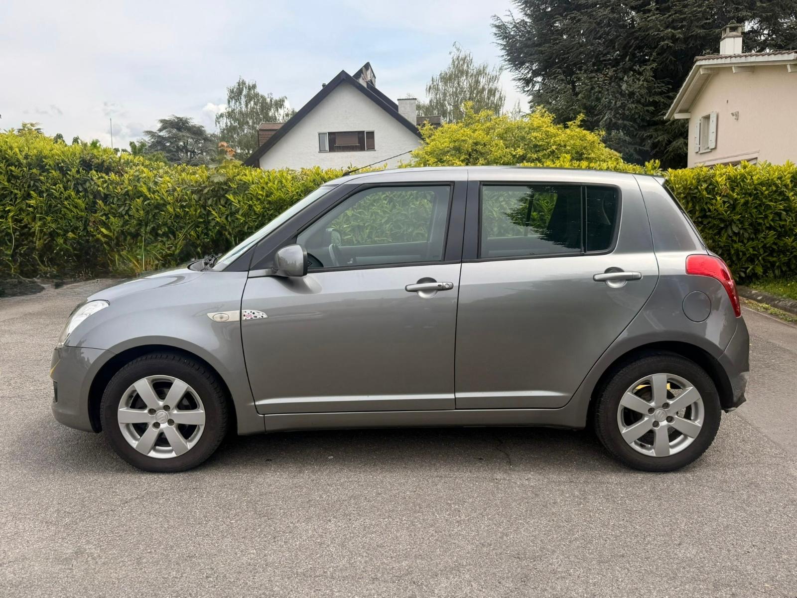 SUZUKI Swift 1.3i 16V GL-showroom-element-2
