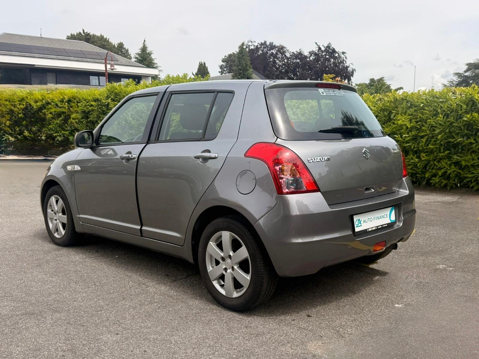 SUZUKI Swift 1.3i 16V GL-showroom-element-3