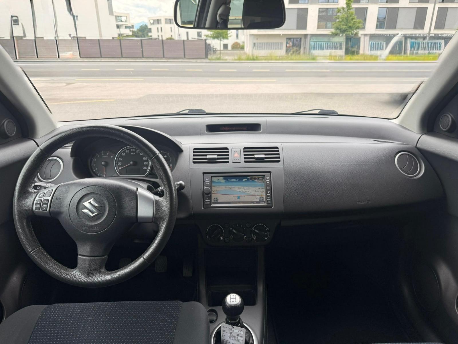SUZUKI Swift 1.3i 16V GL-image-11