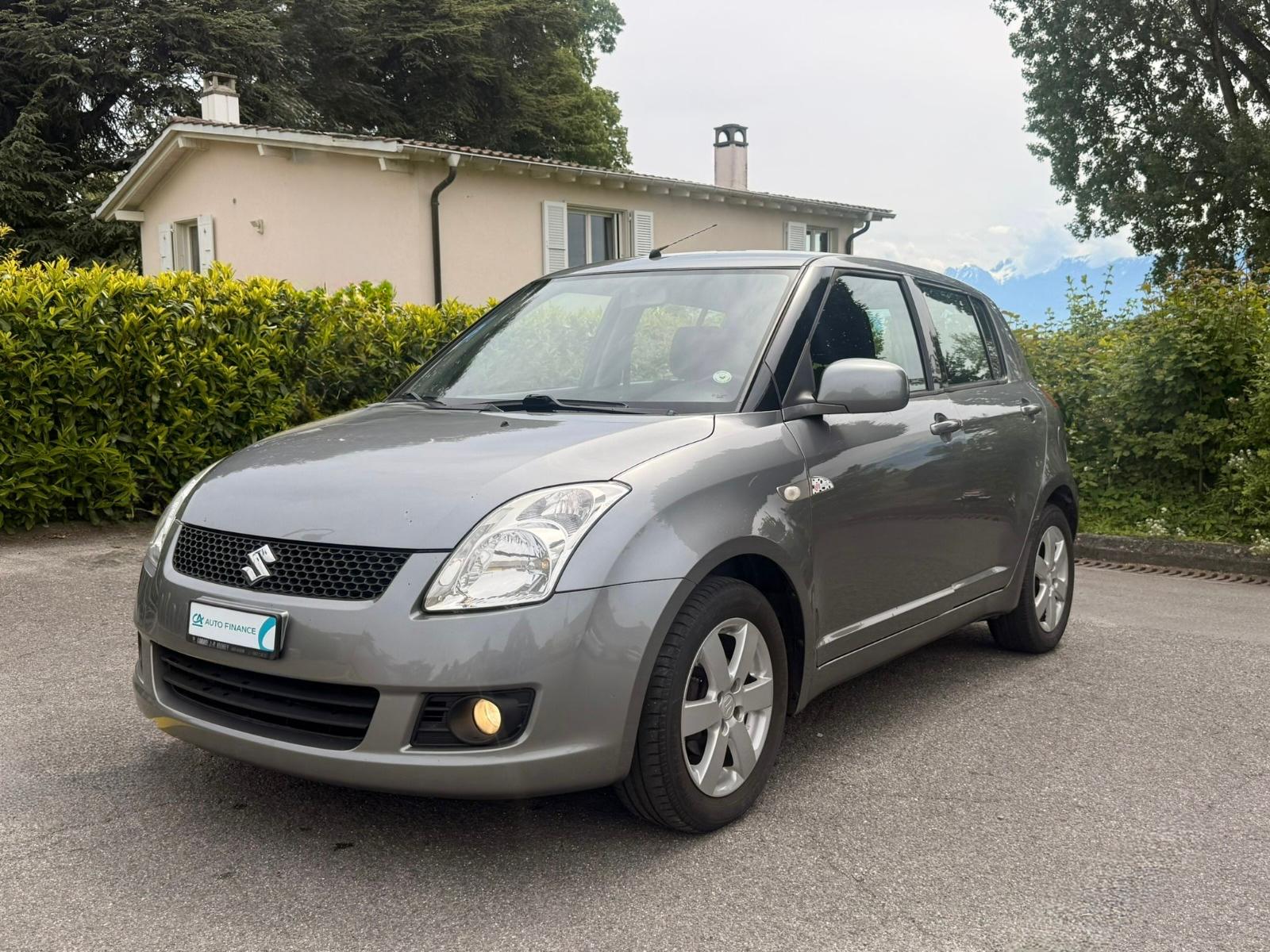 SUZUKI Swift 1.3i 16V GL-showroom-element-1