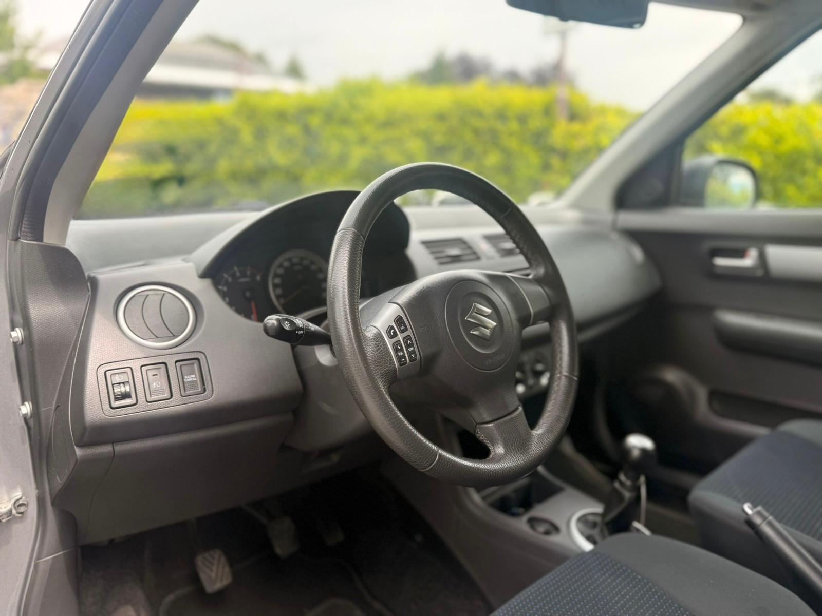 SUZUKI Swift 1.3i 16V GL-image-12