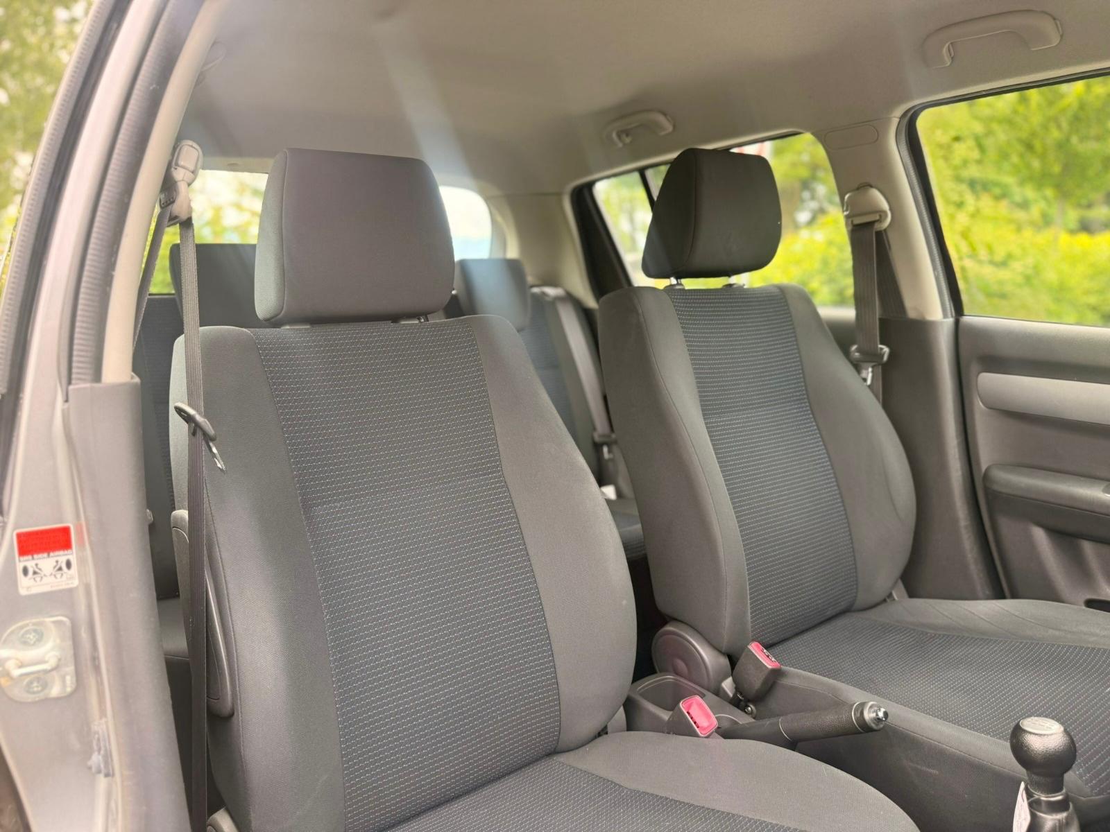 SUZUKI Swift 1.3i 16V GL-image-16