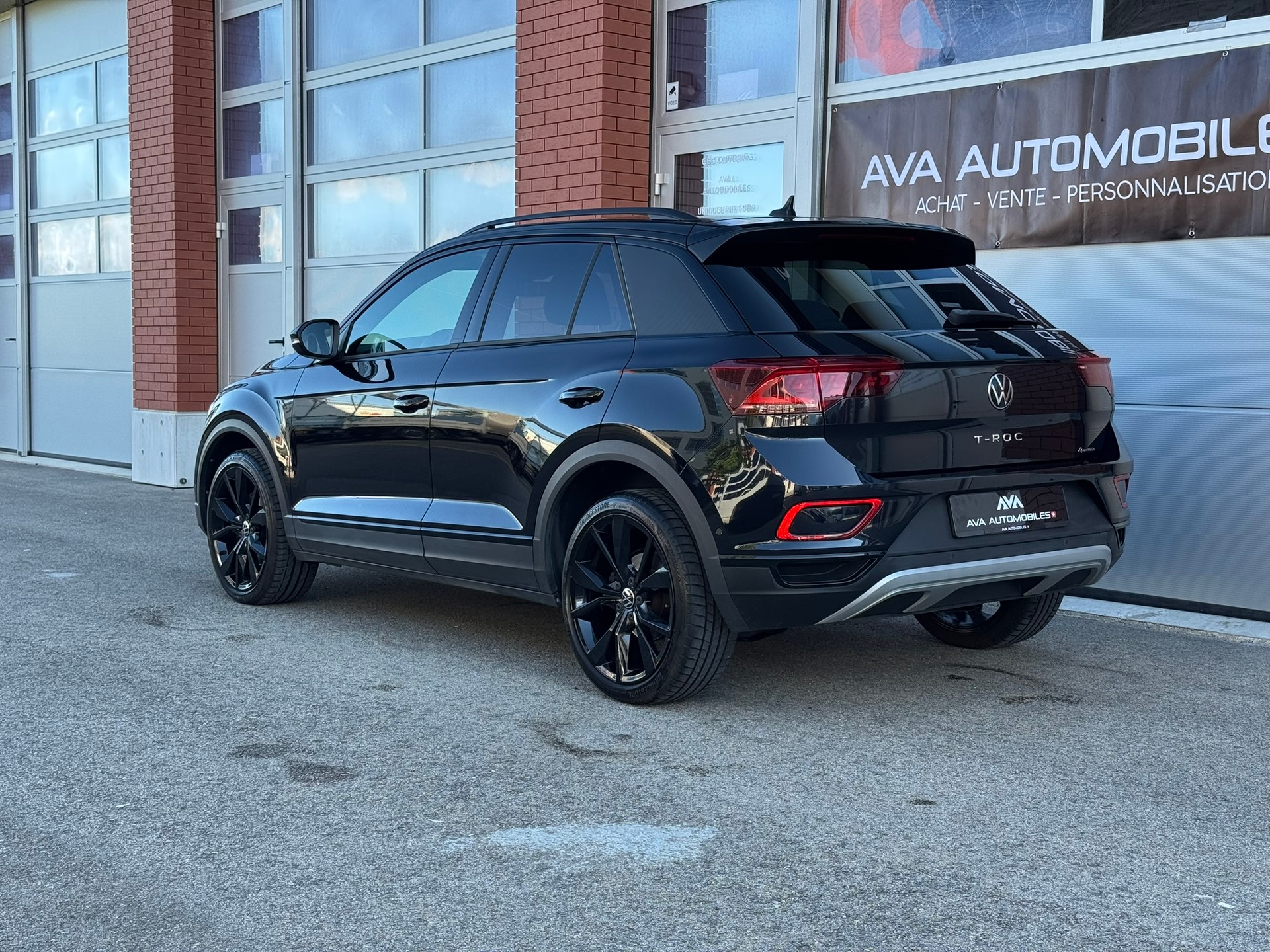 VW T-Roc 2.0 TSI Style DSG 4Motion-image-4