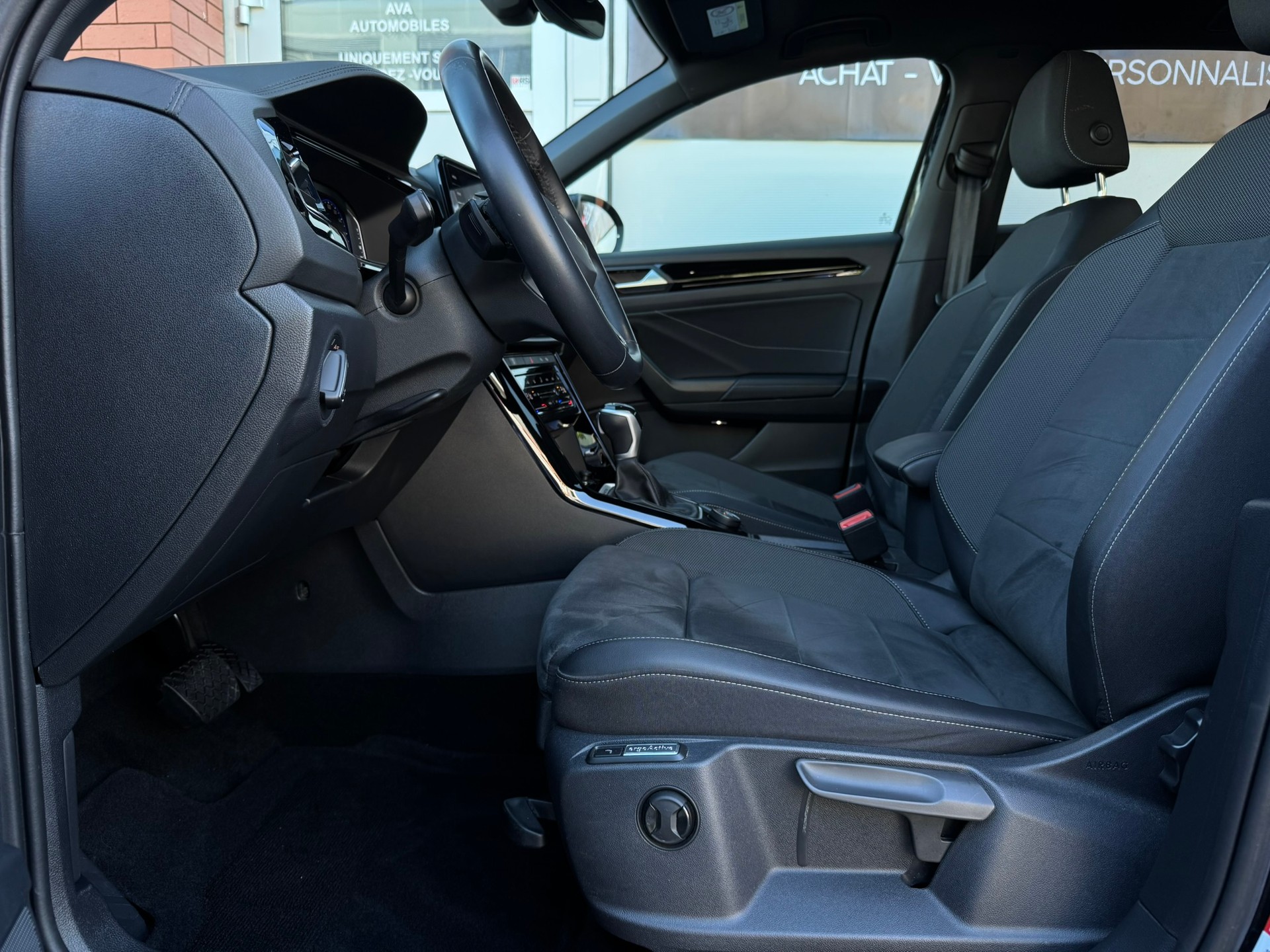 VW T-Roc 2.0 TSI Style DSG 4Motion-image-16