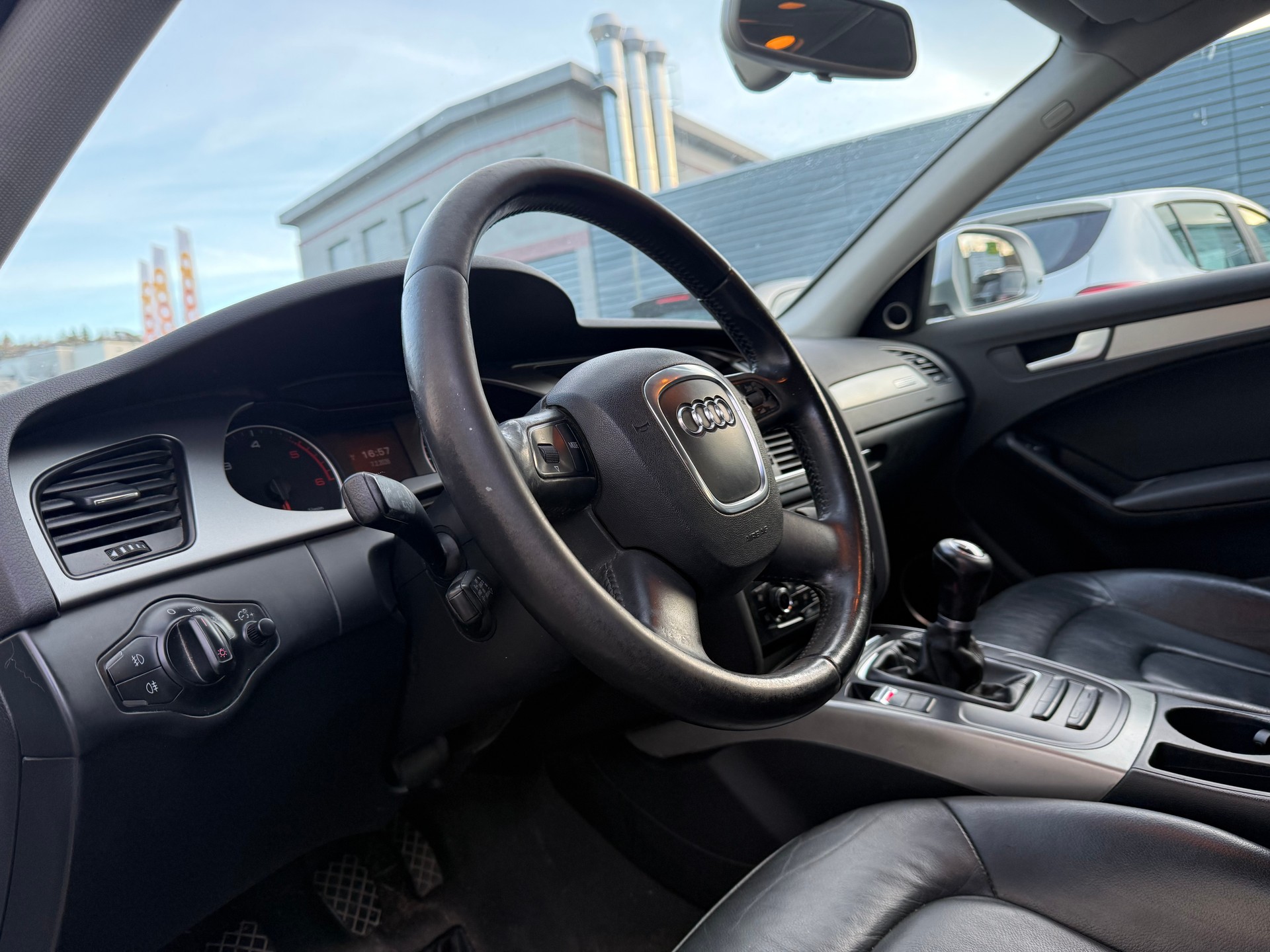 AUDI A4 Avant 3.0 TDI quattro-image-3