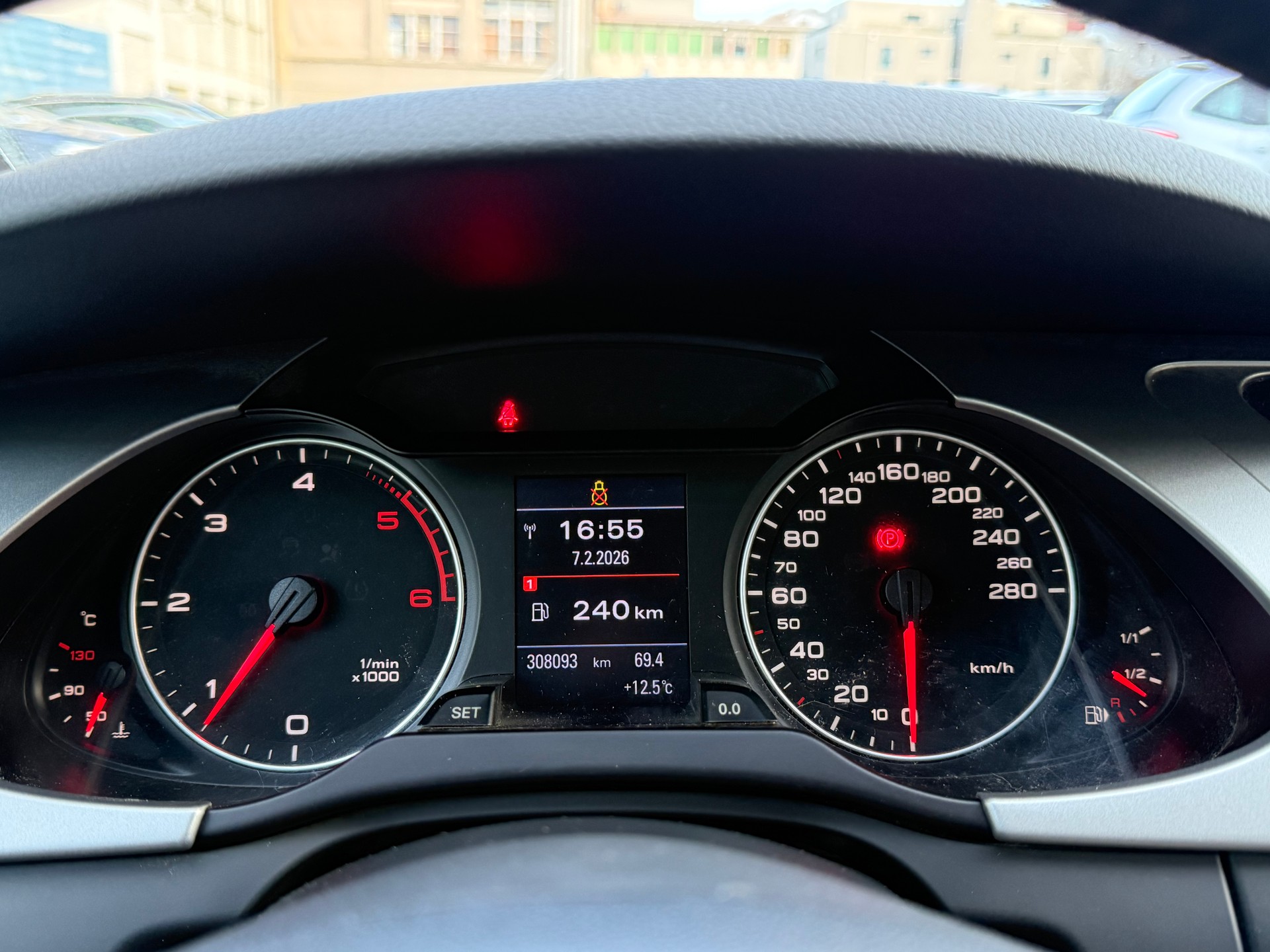 AUDI A4 Avant 3.0 TDI quattro-image-10
