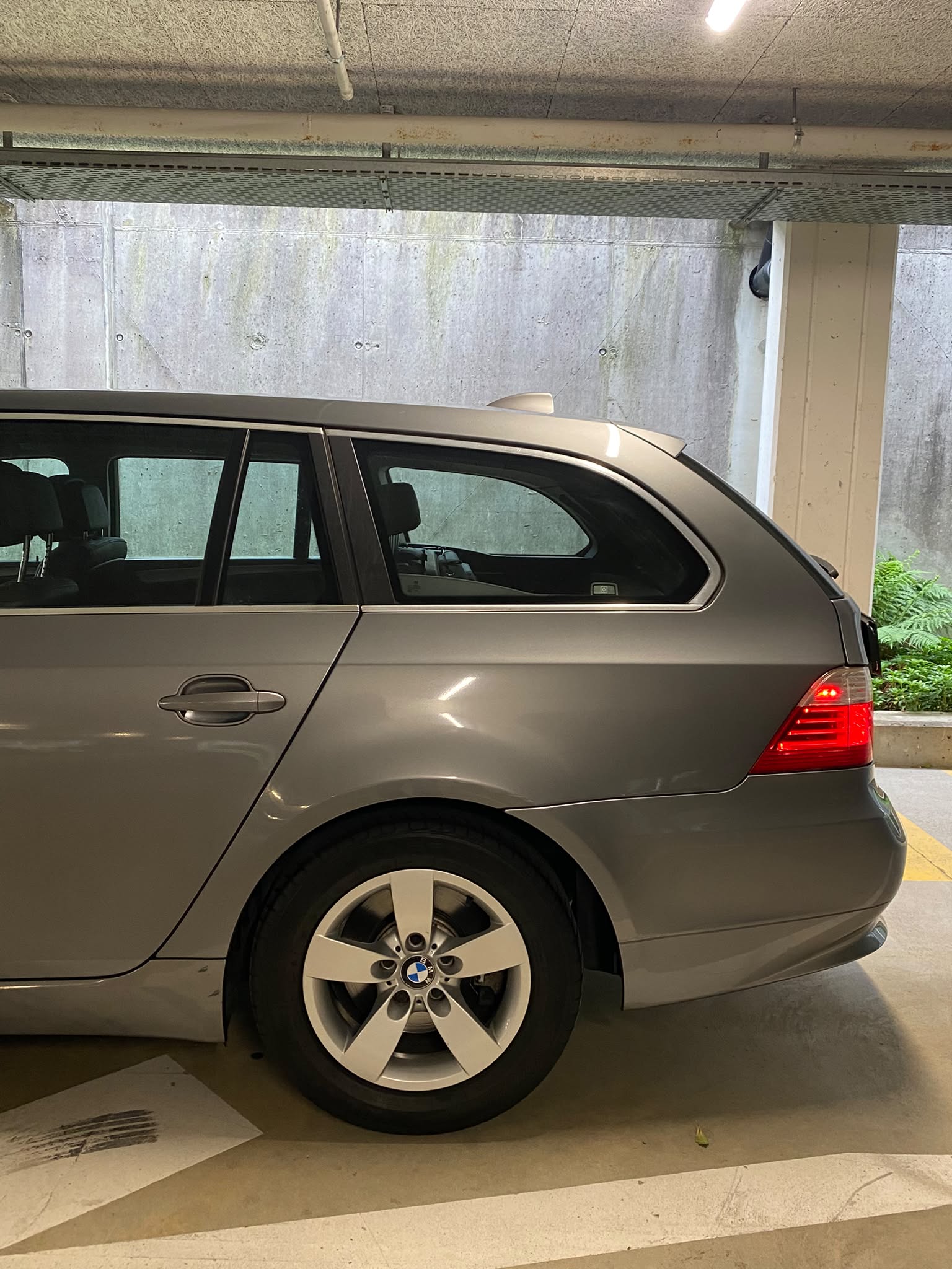 BMW 525i Touring Steptronic-image-7