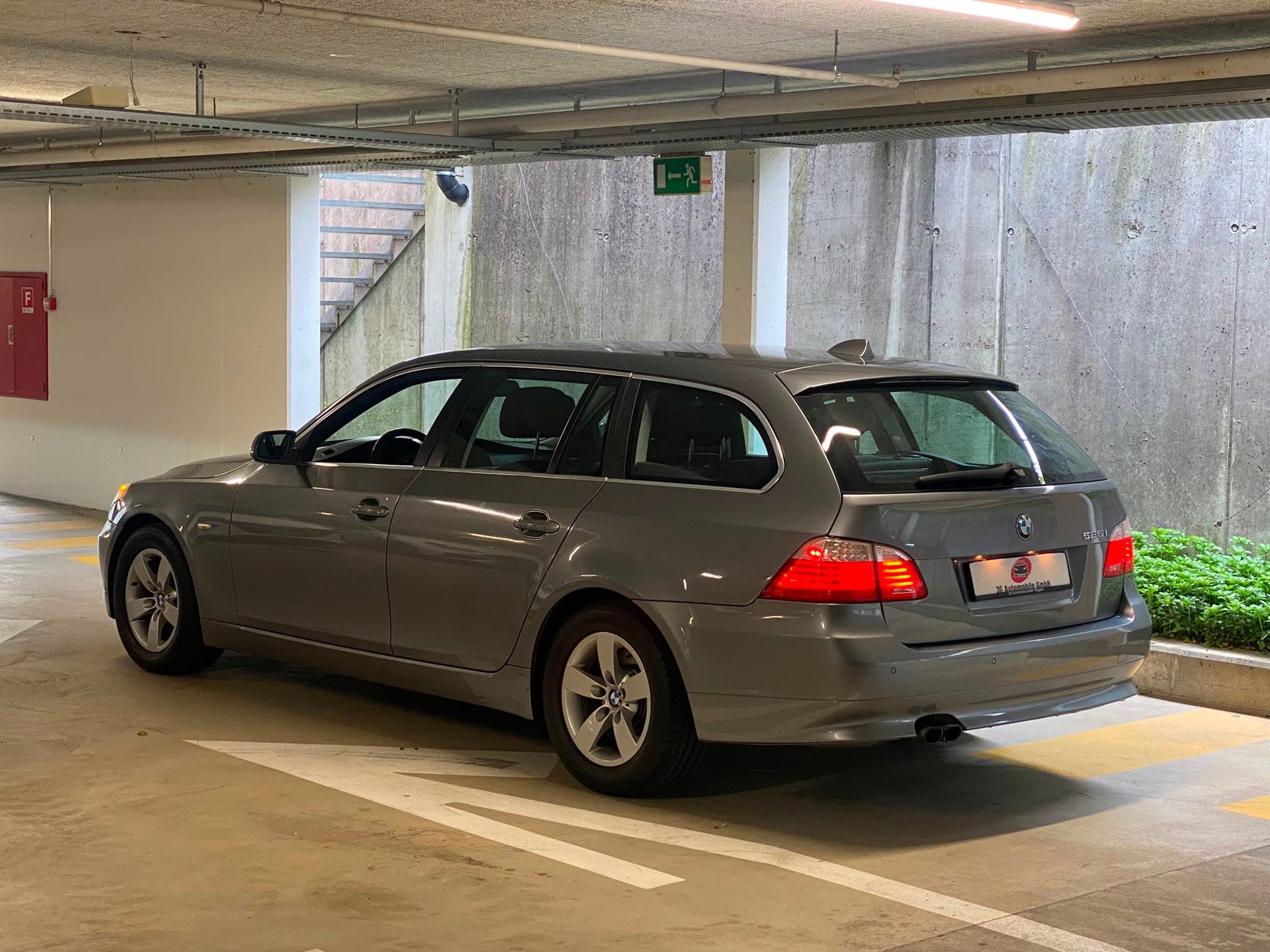 BMW 525i Touring Steptronic-showroom-element-3