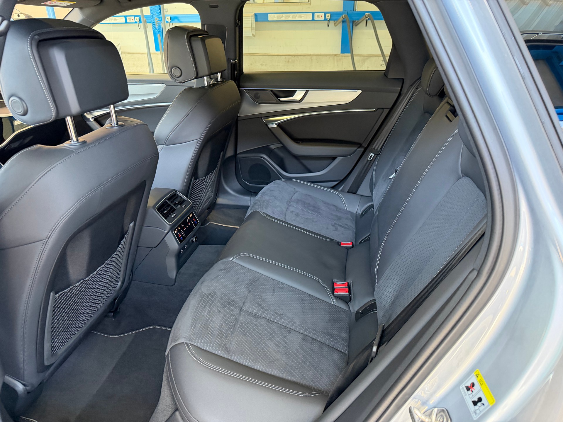AUDI A6 Avant 55 TFSIe S line quattro*Competition Plus Paket*5 Jahre Werksgarantie*-image-9