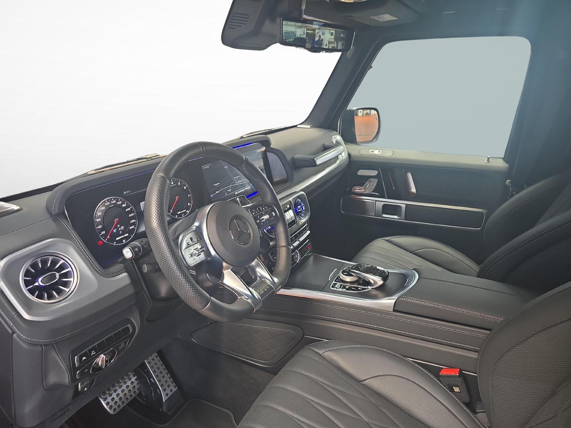 MERCEDES-BENZ G 63 AMG 4X4 Hoch2-image-4