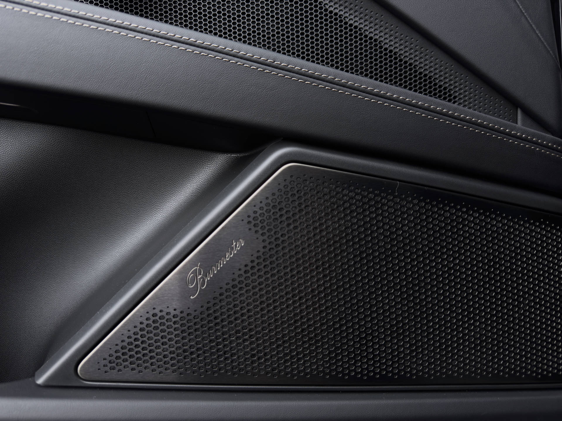 PORSCHE Cayenne Electric Turbo-image-10