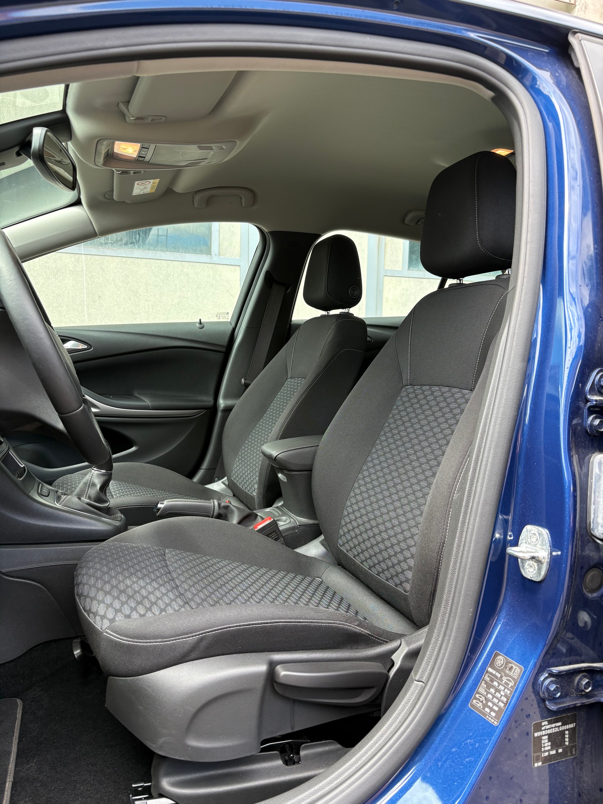 OPEL Astra 1.2i Turbo Edition-image-5