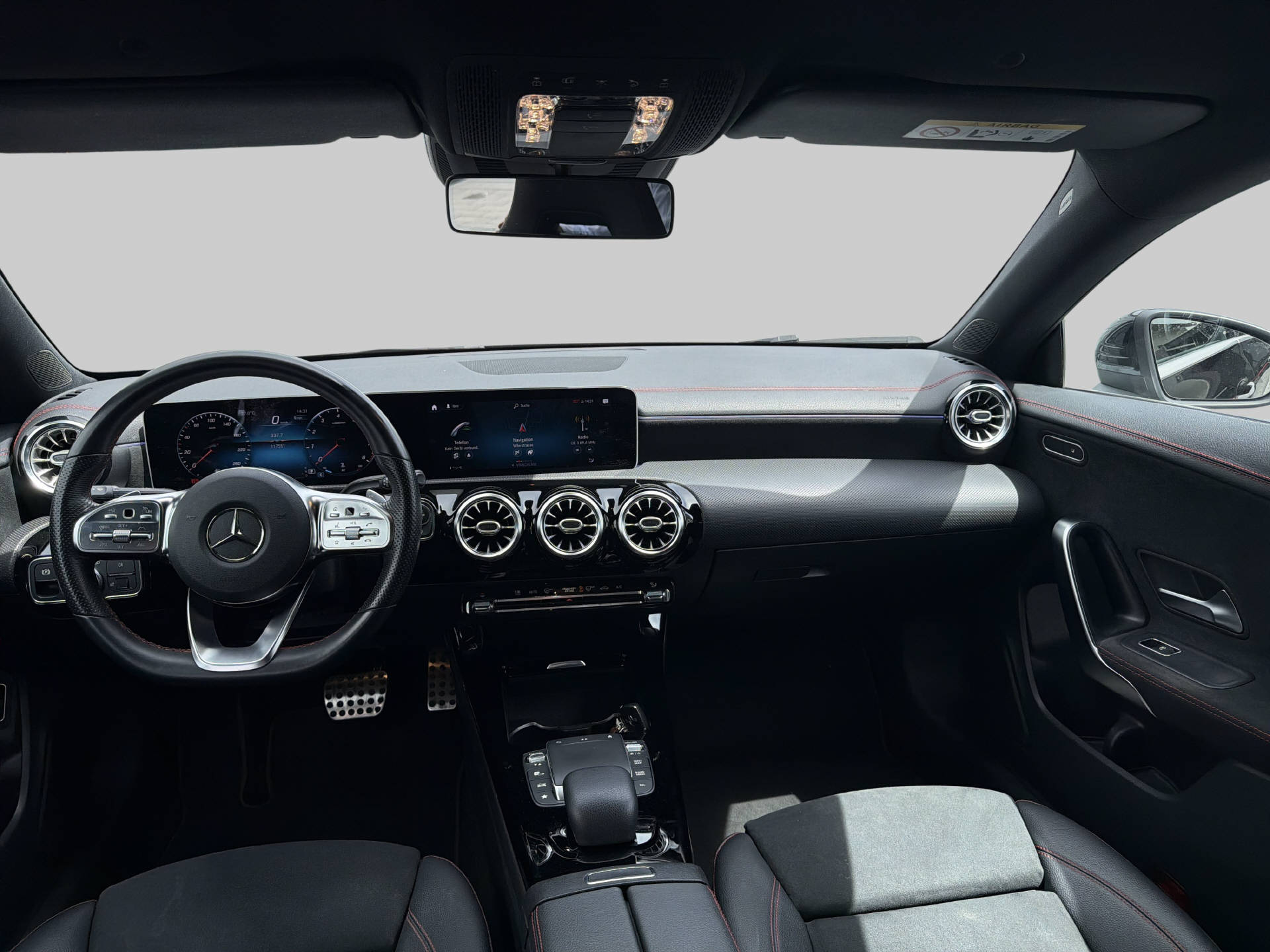 MERCEDES-BENZ CLA 250 AMG Line-image-4