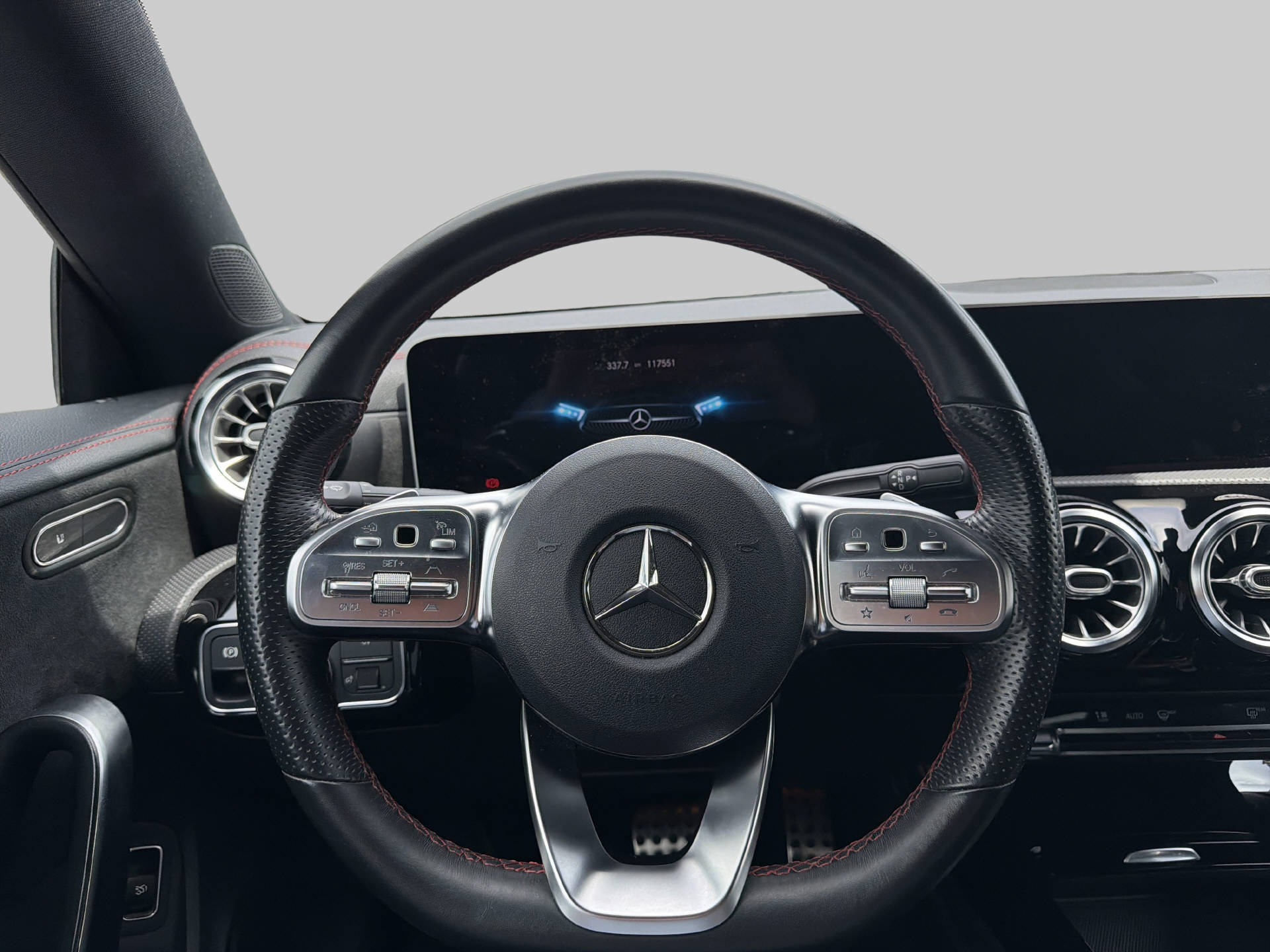 MERCEDES-BENZ CLA 250 AMG Line-image-6