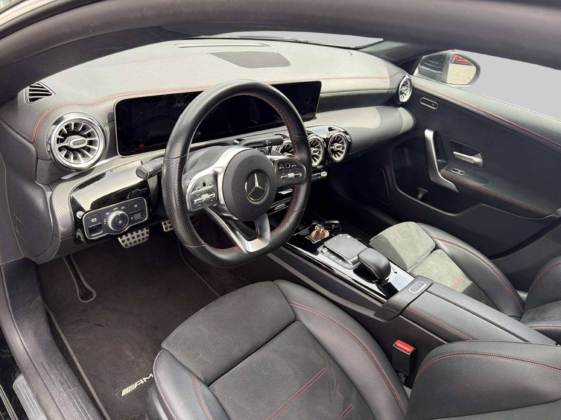 MERCEDES-BENZ CLA 250 AMG Line-image-5