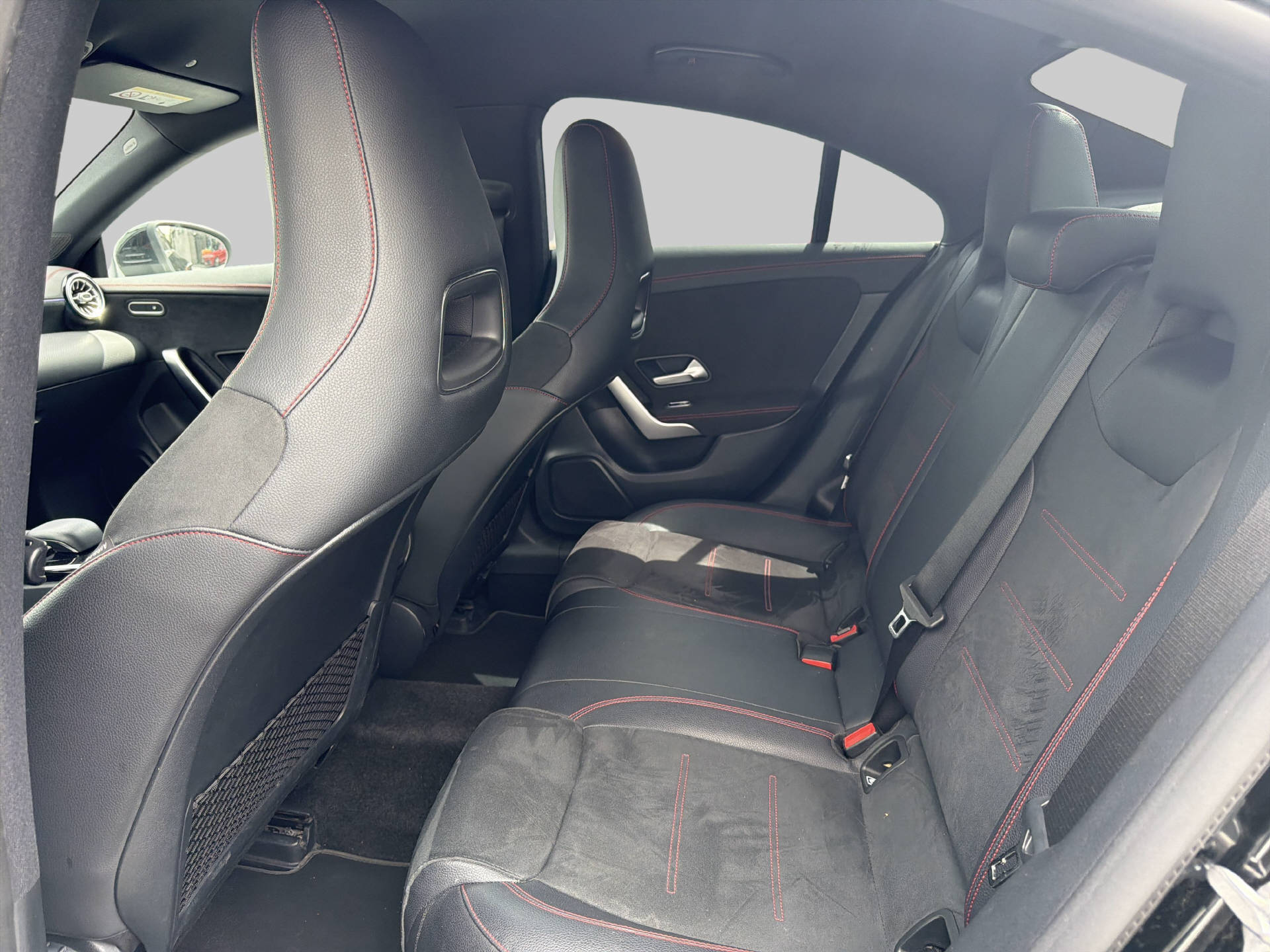 MERCEDES-BENZ CLA 250 AMG Line-image-8